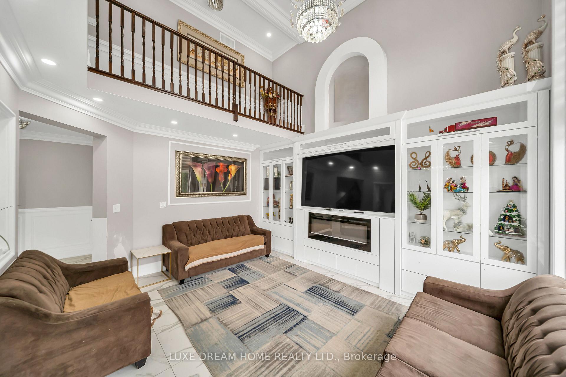 Photo 6 of 16 Powell Drive E, Brampton, Sandringham-Wellington — HOMEH