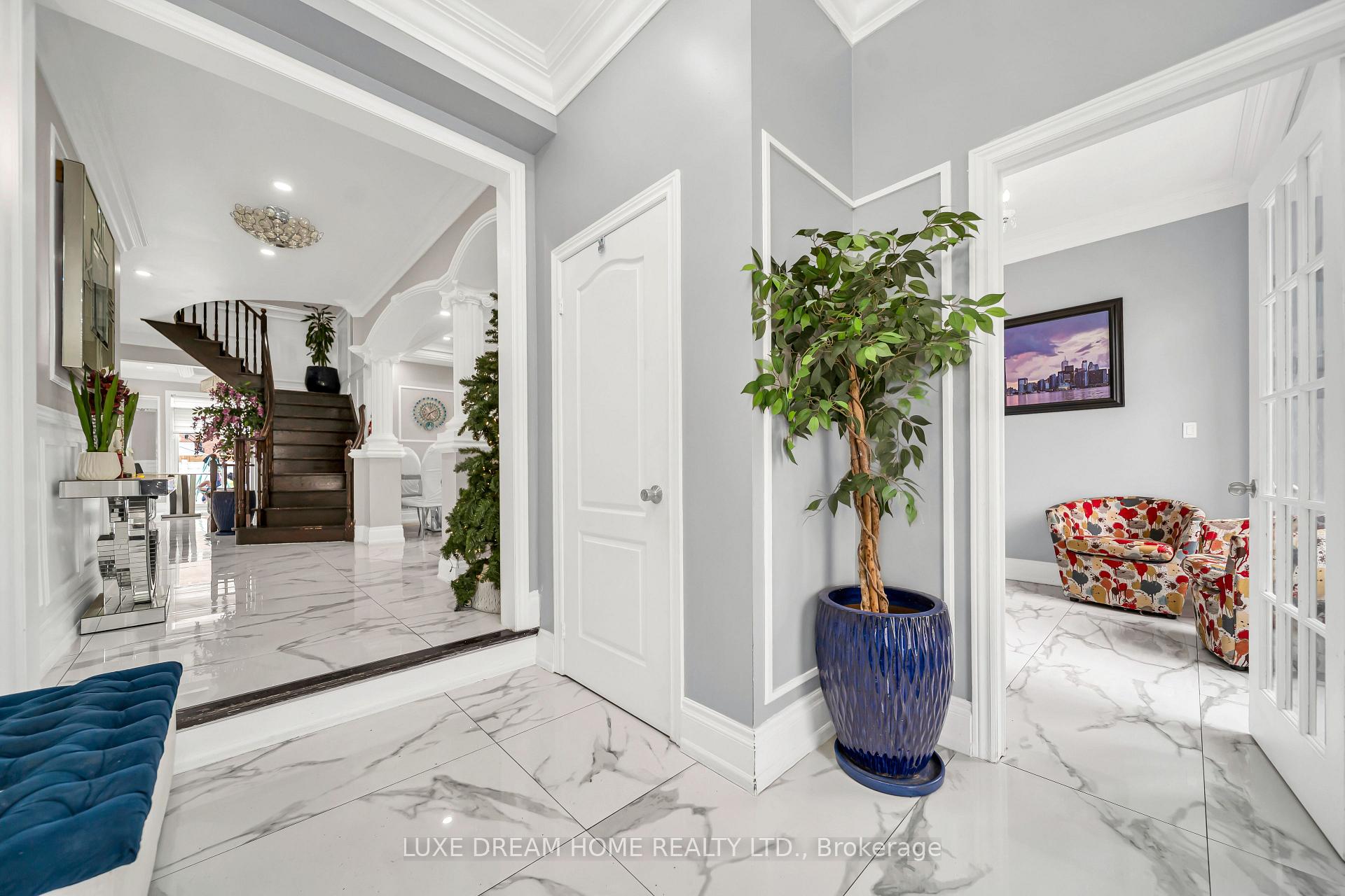 Photo 7 of 16 Powell Drive E, Brampton, Sandringham-Wellington — HOMEH