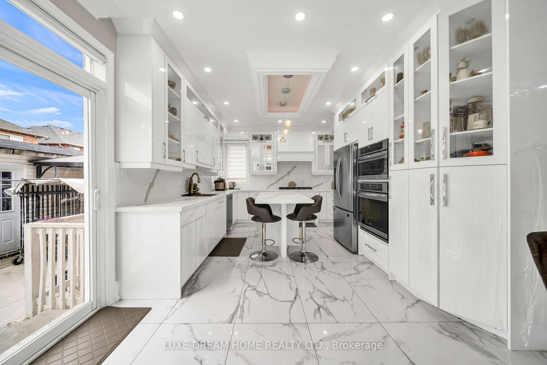 Photo 17 of 16 Powell Drive E, Brampton, Sandringham-Wellington — HOMEH