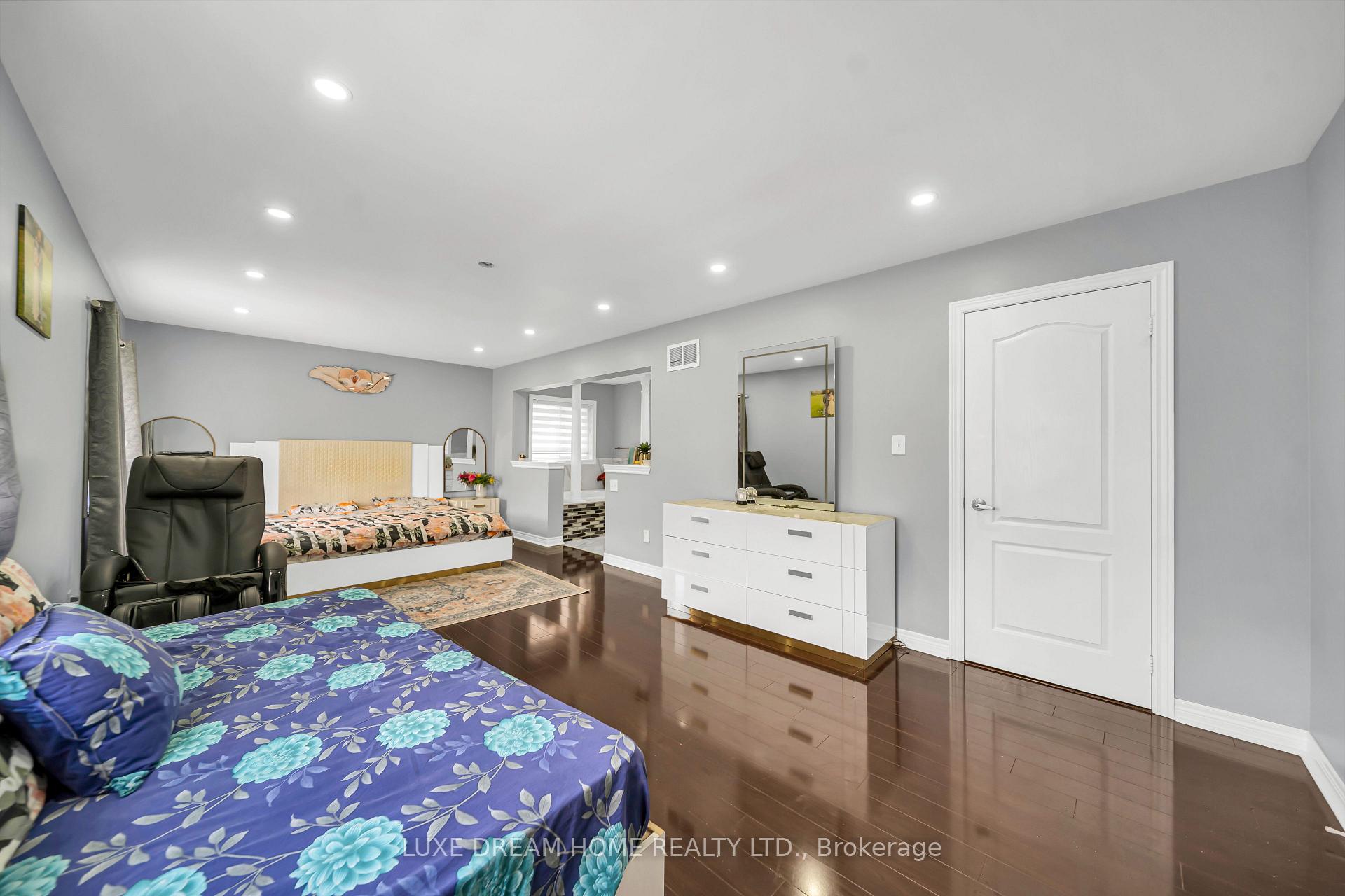 Photo 21 of 16 Powell Drive E, Brampton, Sandringham-Wellington — HOMEH