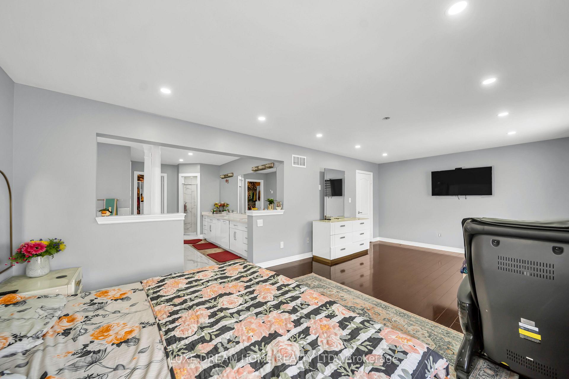 Photo 22 of 16 Powell Drive E, Brampton, Sandringham-Wellington — HOMEH