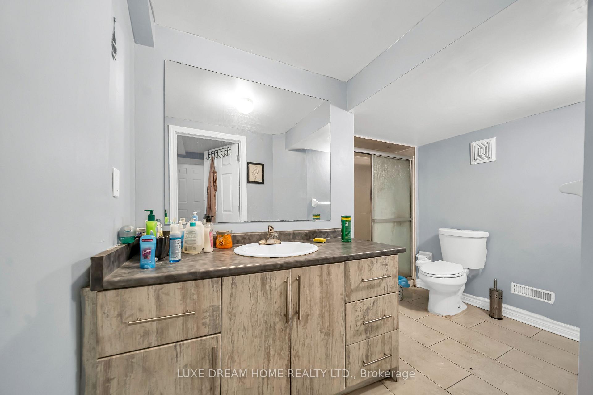 Photo 32 of 16 Powell Drive E, Brampton, Sandringham-Wellington — HOMEH