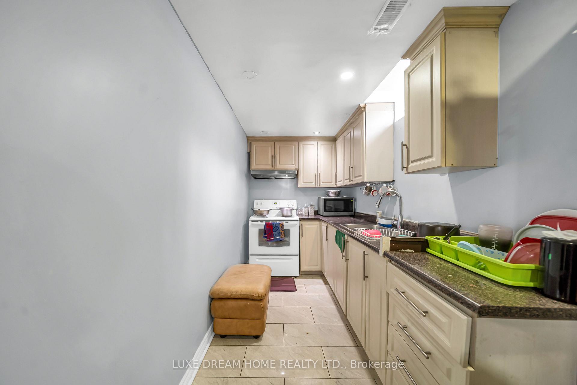 Photo 33 of 16 Powell Drive E, Brampton, Sandringham-Wellington — HOMEH