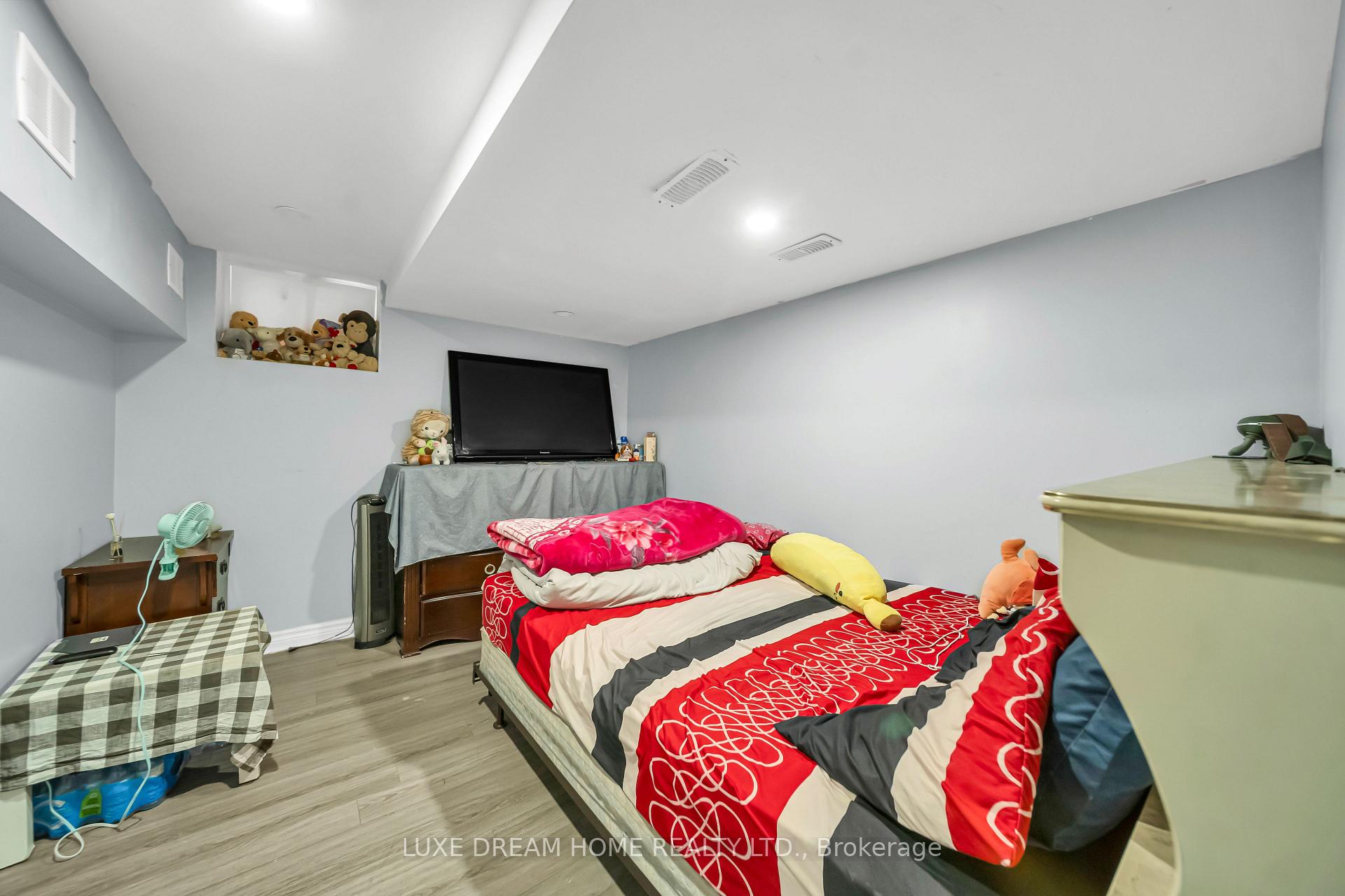 Photo 34 of 16 Powell Drive E, Brampton, Sandringham-Wellington — HOMEH