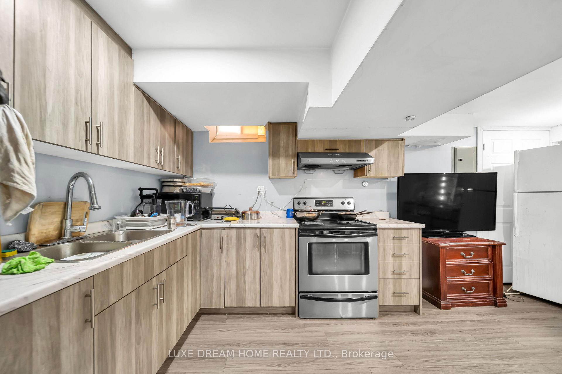 Photo 37 of 16 Powell Drive E, Brampton, Sandringham-Wellington — HOMEH