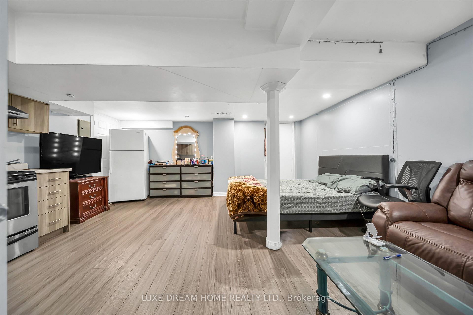 Photo 38 of 16 Powell Drive E, Brampton, Sandringham-Wellington — HOMEH