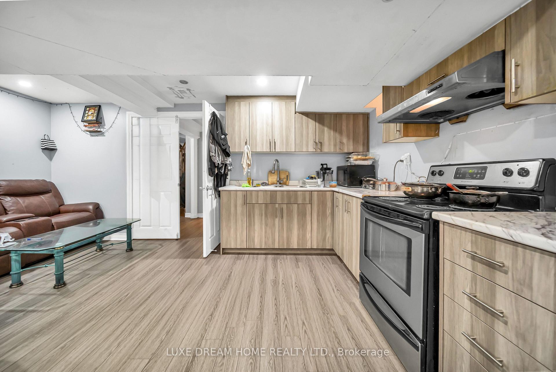 Photo 39 of 16 Powell Drive E, Brampton, Sandringham-Wellington — HOMEH