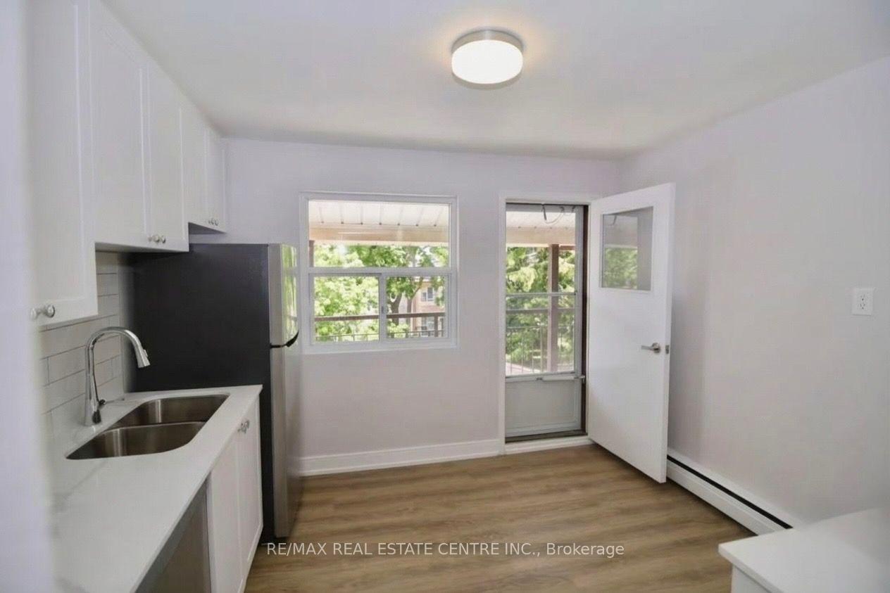 Photo 3 of Unit #6, 424 Argyle Street S, Cambridge, Preston South — HOMEH