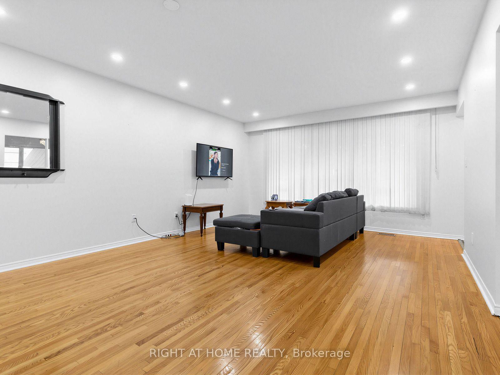 Photo 3 of 346 Lorindale Drive, Oshawa, Donevan — HOMEH