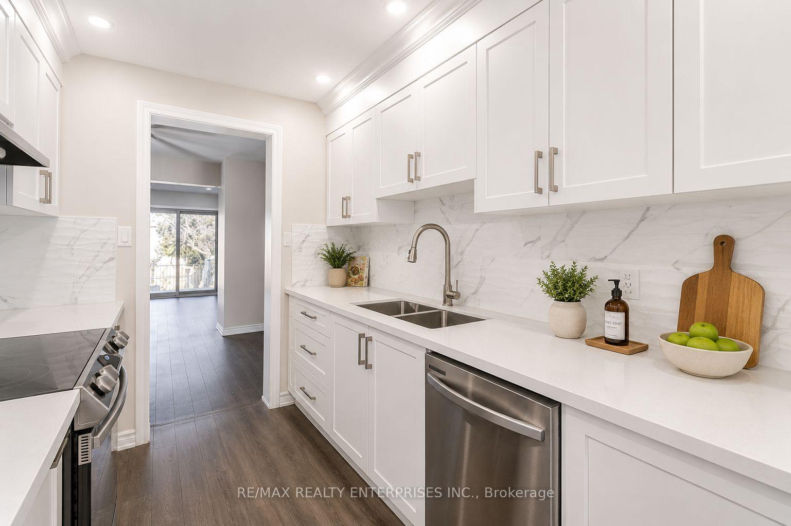 Photo 9 of 3446 Ash Row Crescent N, Mississauga, Erin Mills — HOMEH