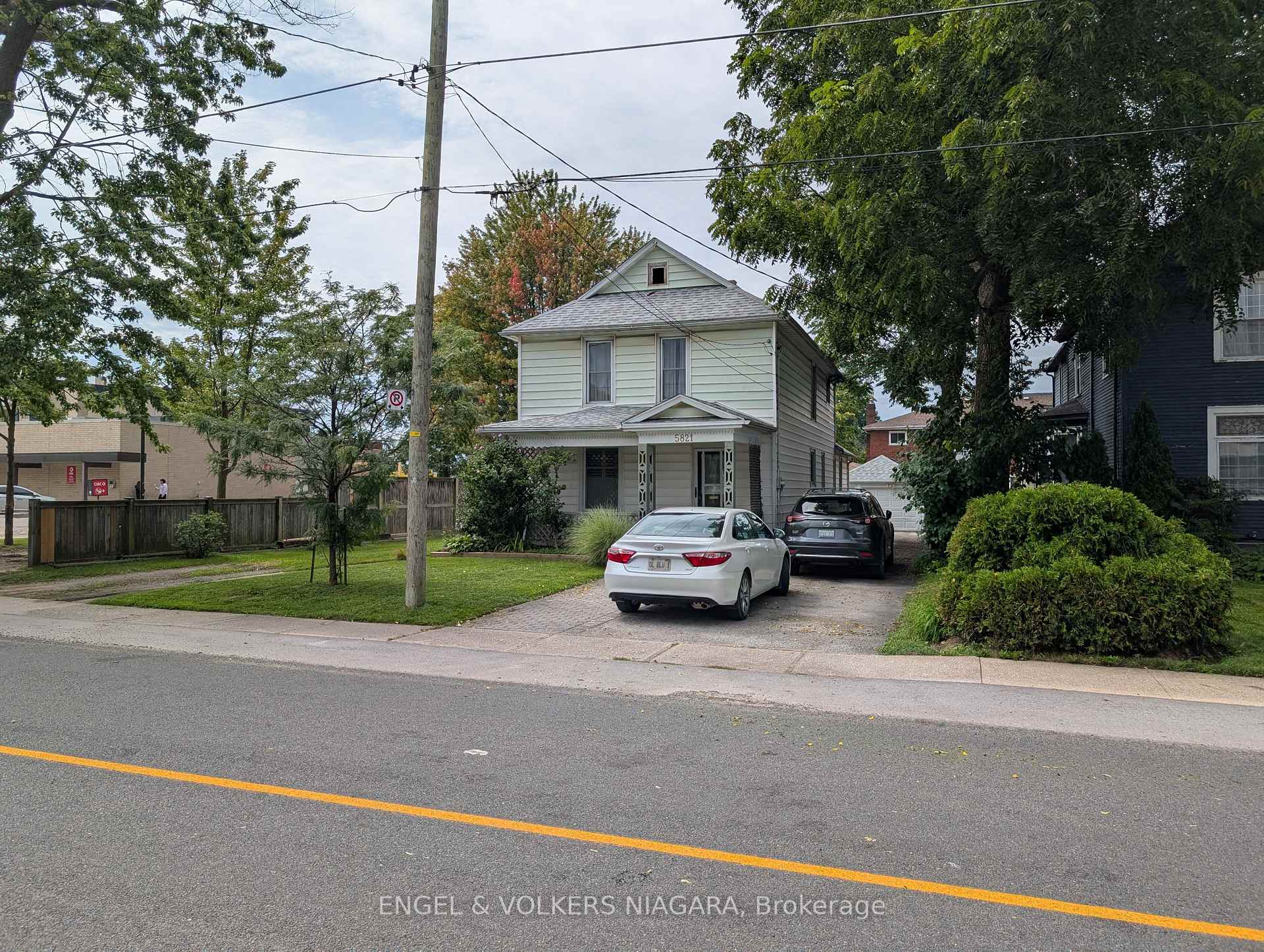 Photo of 5821 Leonard Avenue