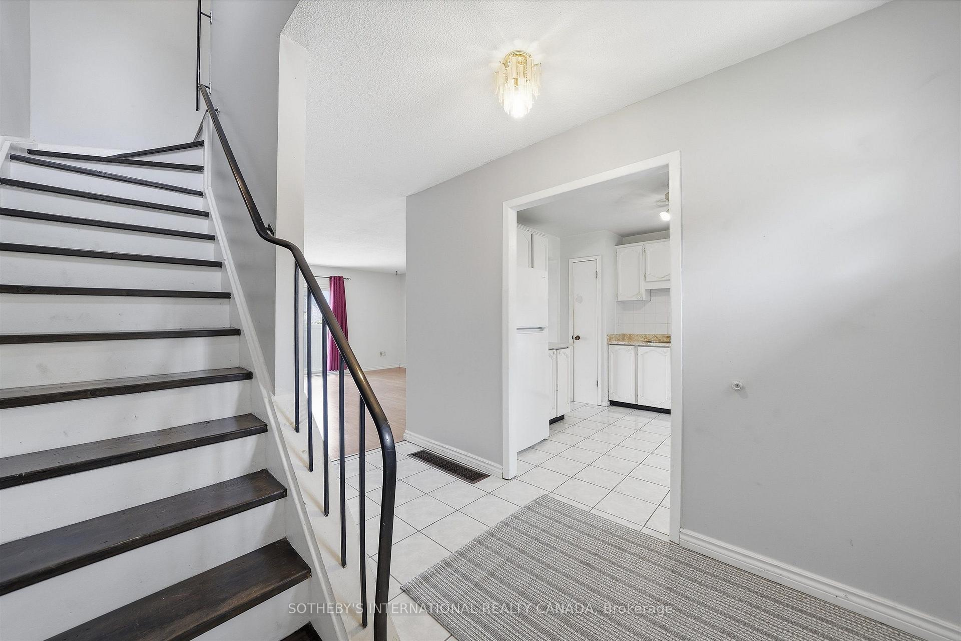Photo 2 of Unit 34, 120 Falconer Drive, Mississauga, Streetsville — HOMEH