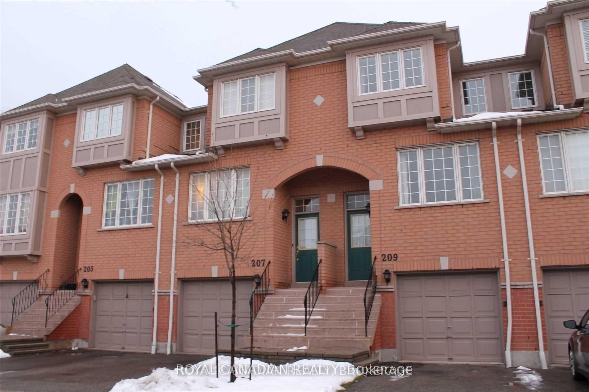 Front of Unit 209, 5030 Heatherleigh Avenue S