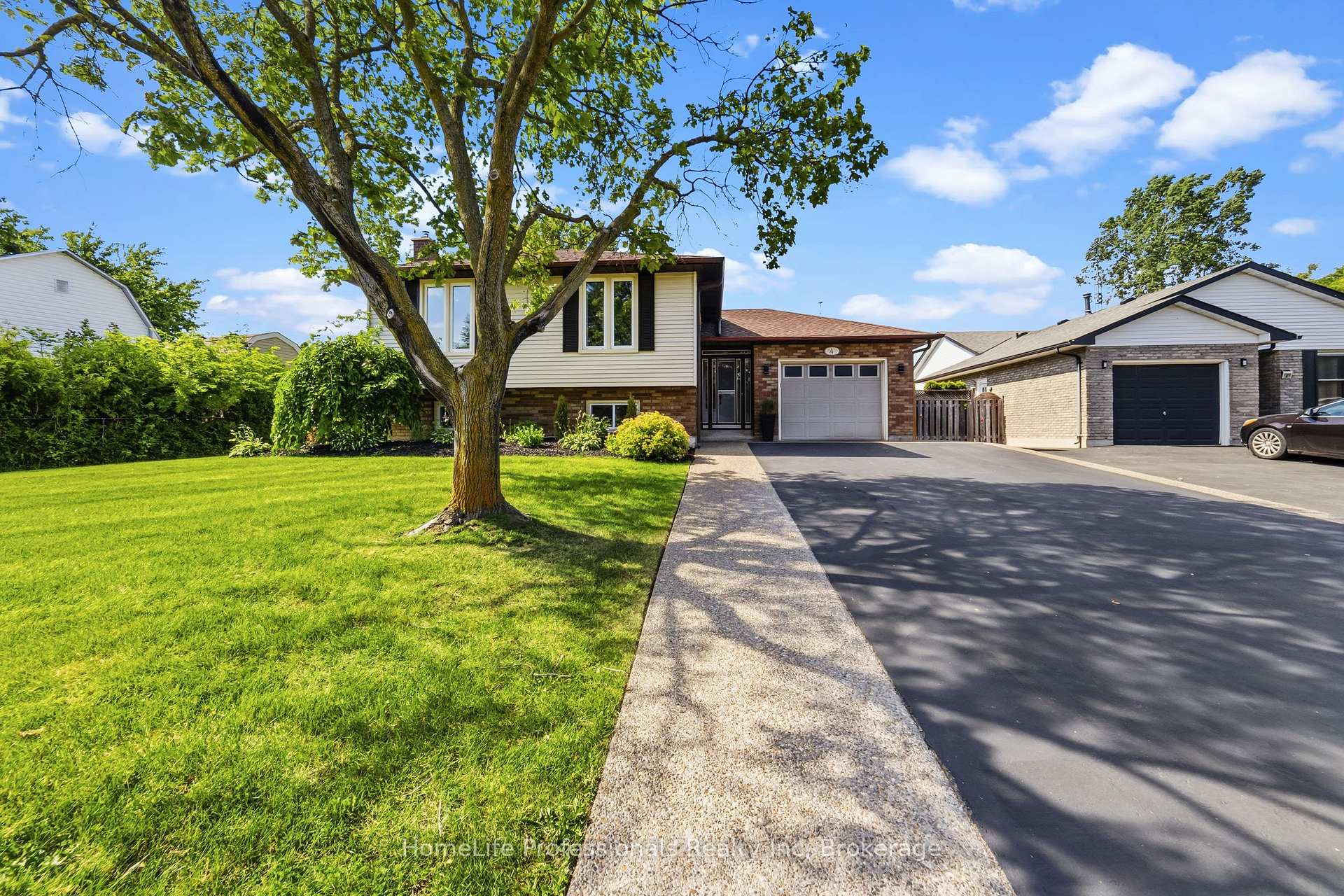 Photo 2 of 4 Ravine Crescent, Haldimand — HOMEH
