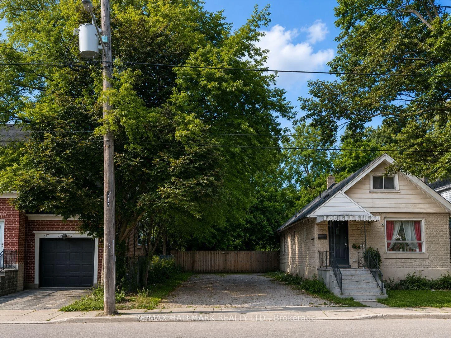 Photo 4 of 360B Lawrence Avenue W, Toronto, Bedford Park-Nortown — HOMEH