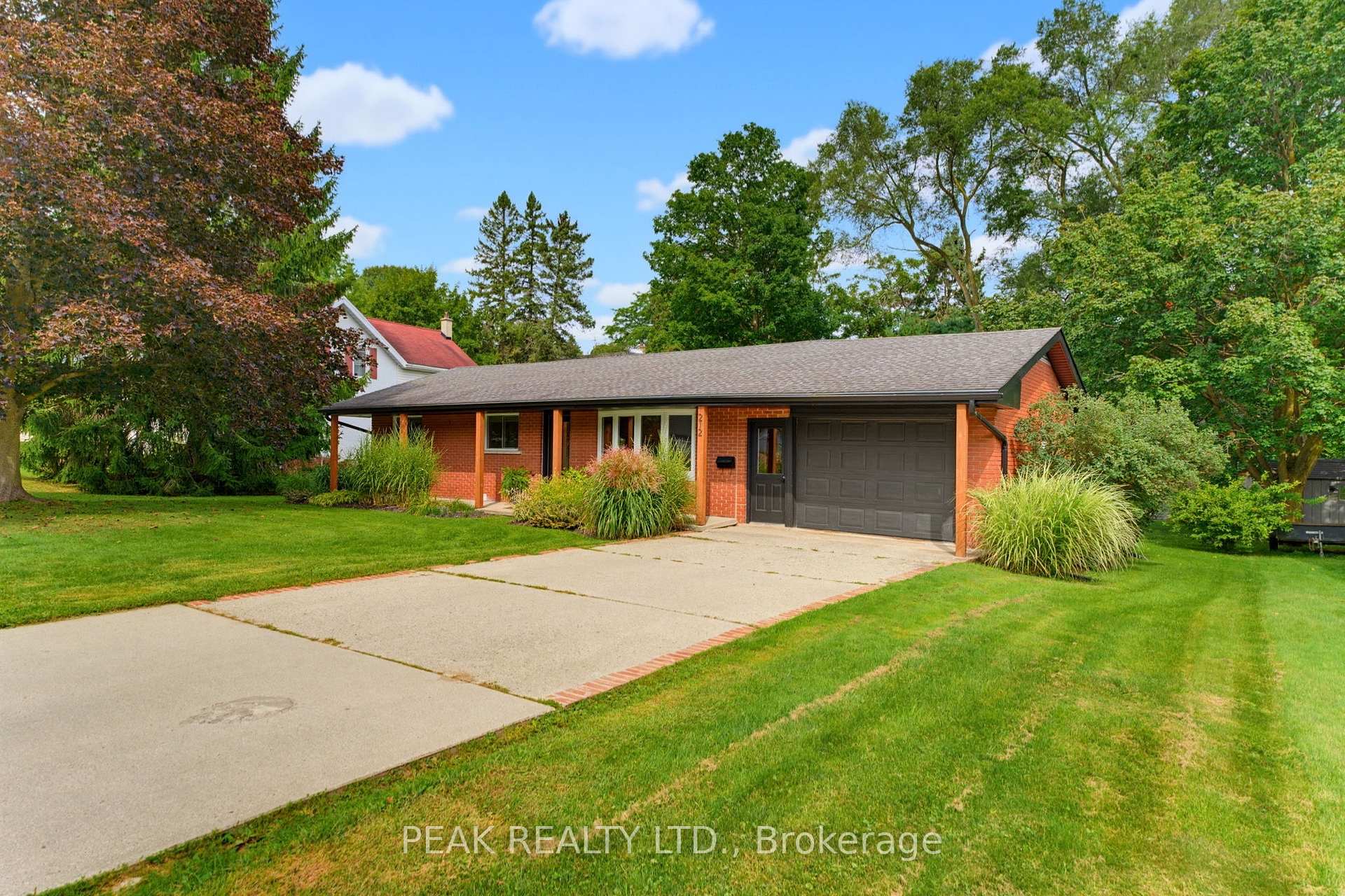 Photo 5 of 212 Elgin Street, Brockton — HOMEH