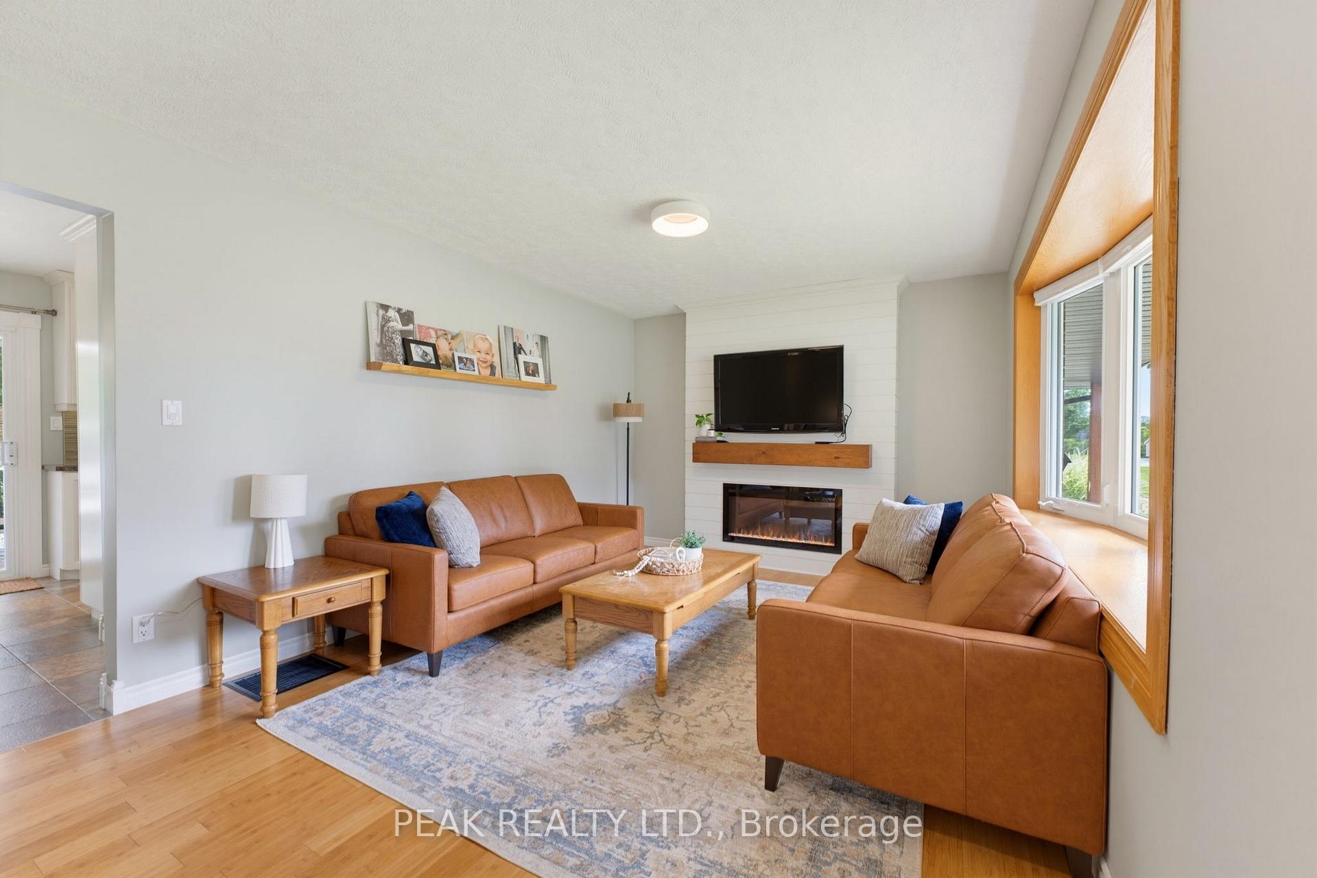 Photo 11 of 212 Elgin Street, Brockton — HOMEH