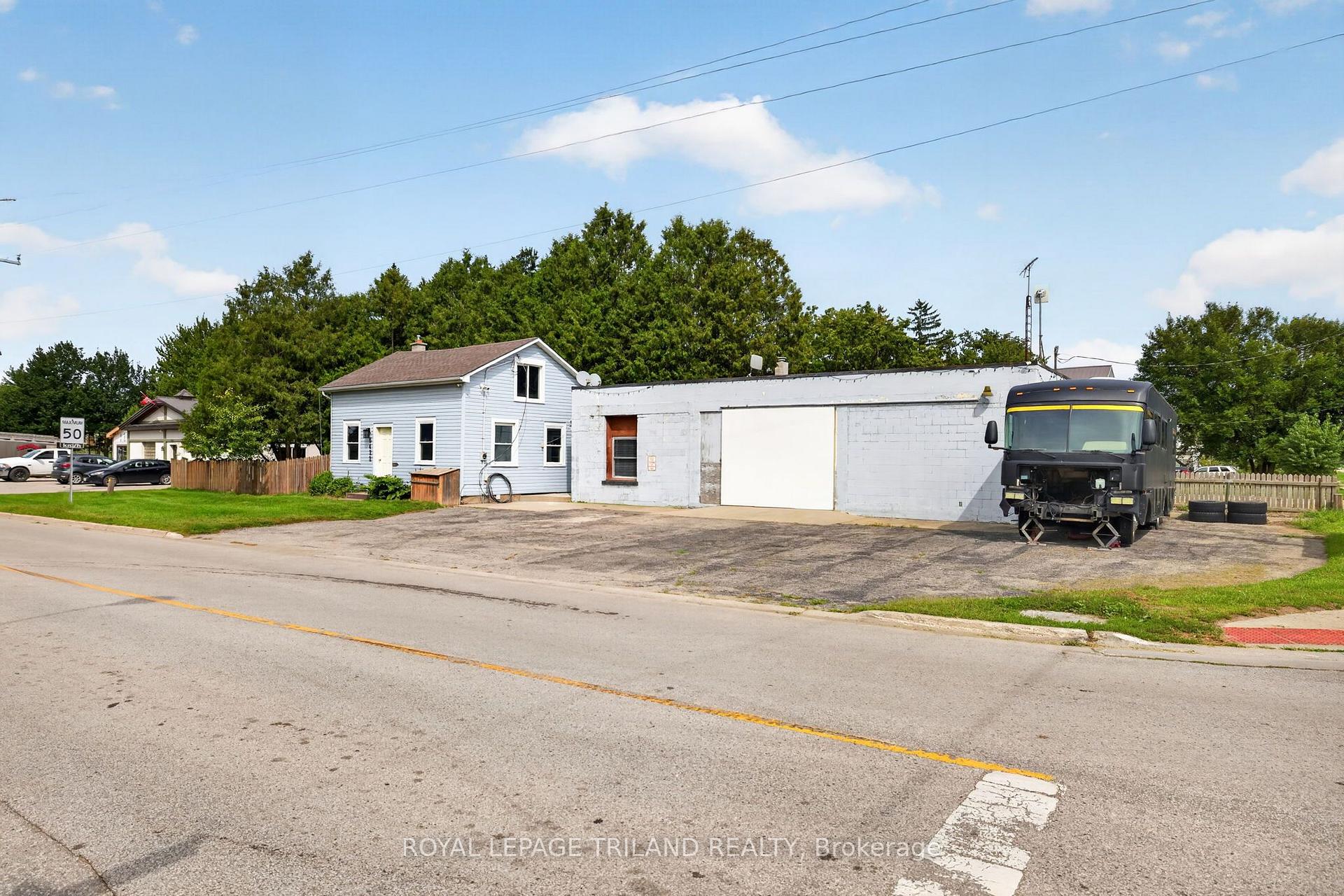 Photo 2 of 6422 Bradish Road, London, South A — HOMEH