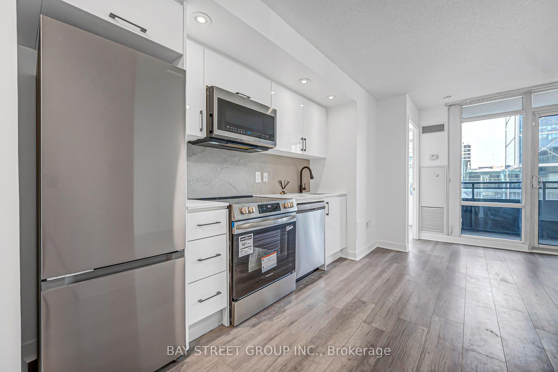 Photo 4 of Unit 816, 25 Telegram Mews, Toronto, Waterfront Communities — HOMEH