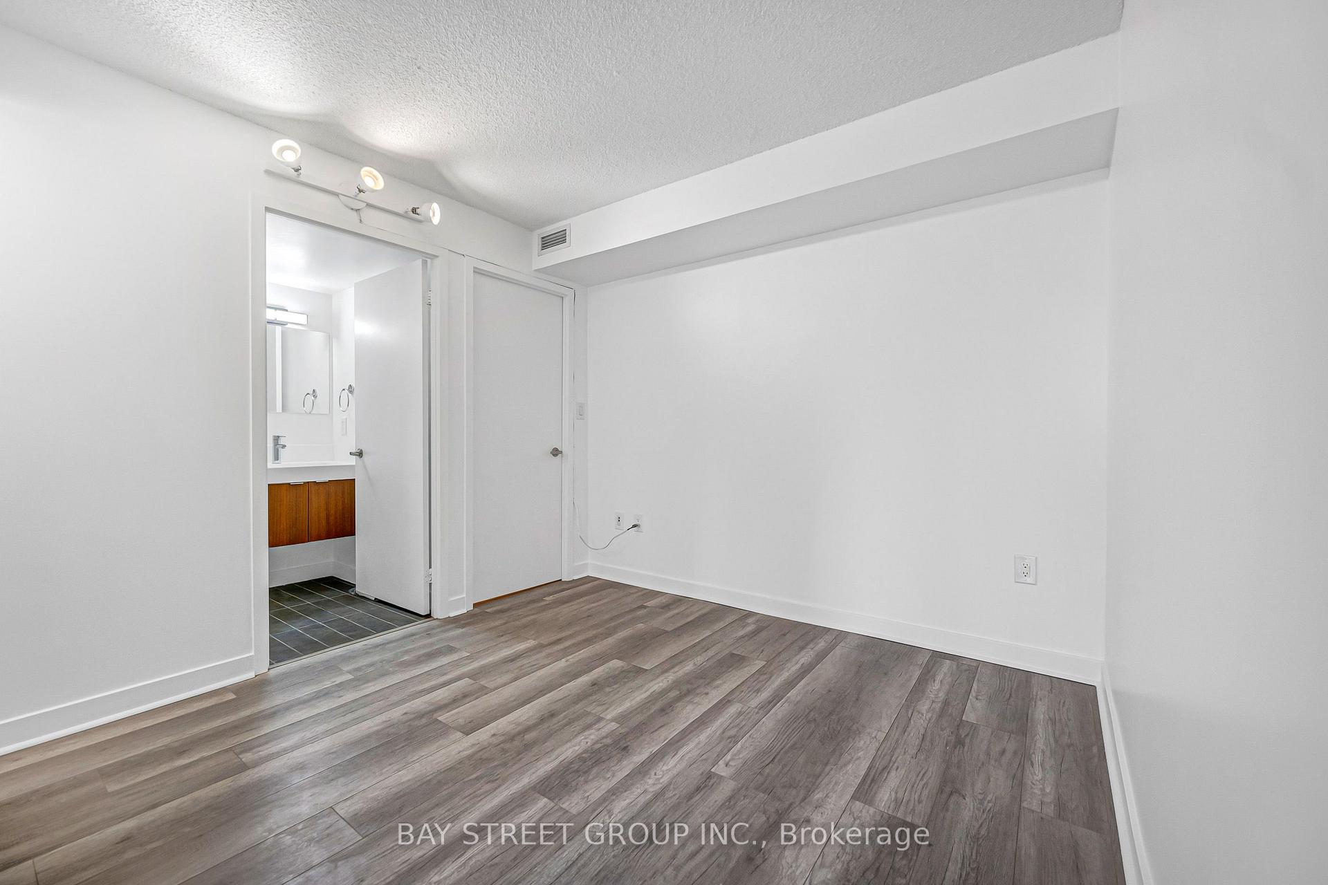 Photo 12 of Unit 816, 25 Telegram Mews, Toronto, Waterfront Communities — HOMEH