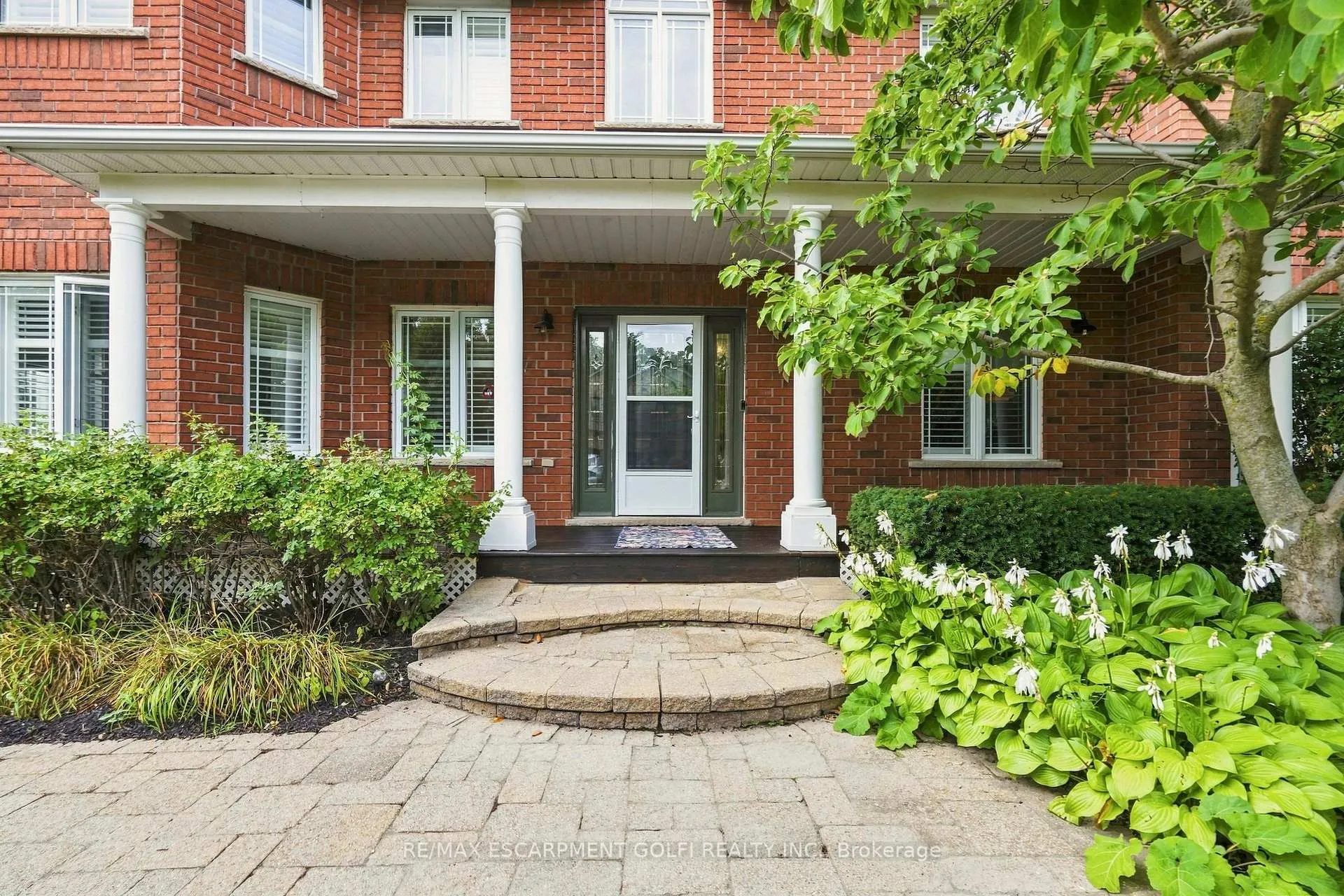 Photo 5 of 31 Commando Court, Hamilton, Waterdown — HOMEH