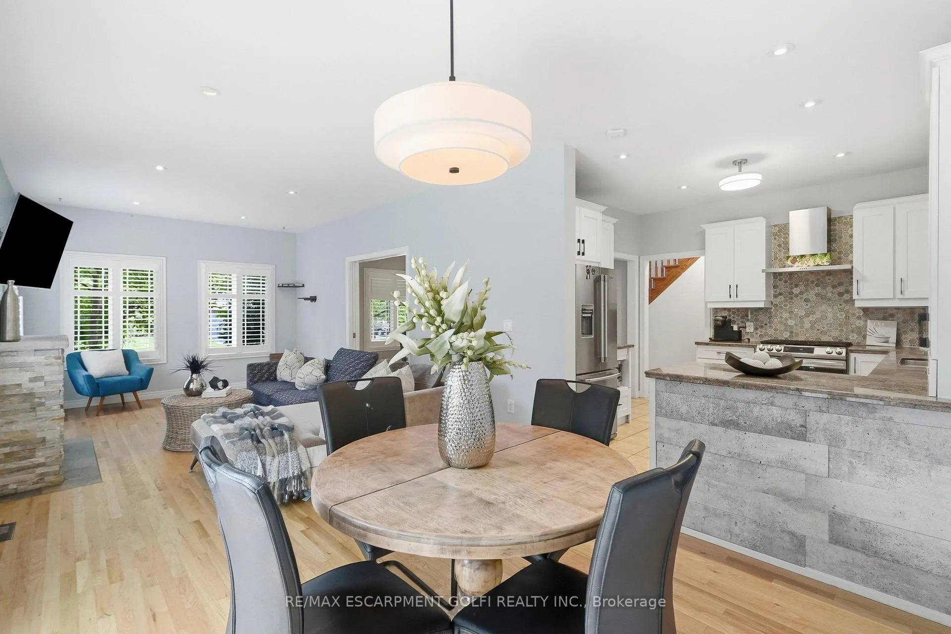 Photo 14 of 31 Commando Court, Hamilton, Waterdown — HOMEH