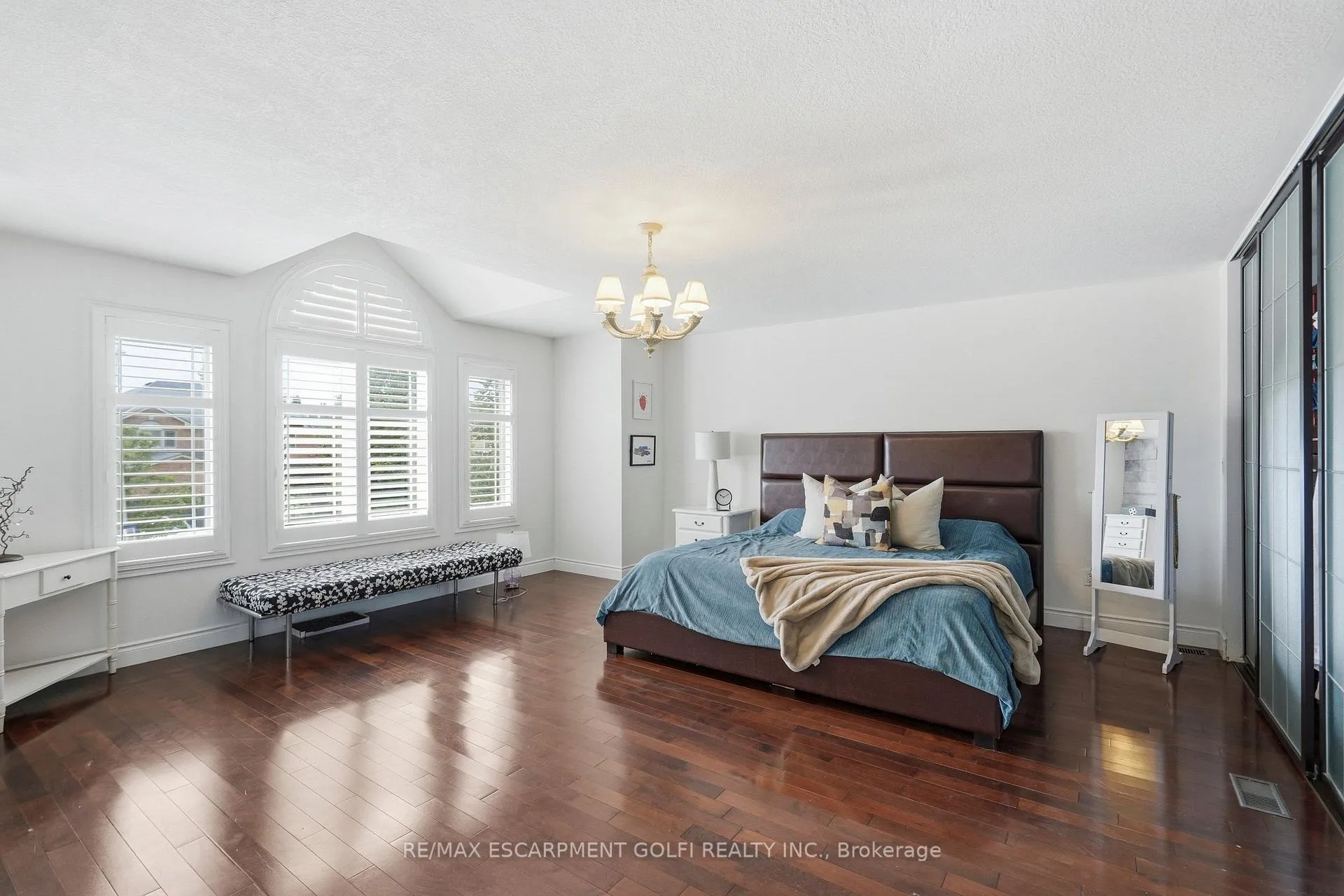 Photo 19 of 31 Commando Court, Hamilton, Waterdown — HOMEH