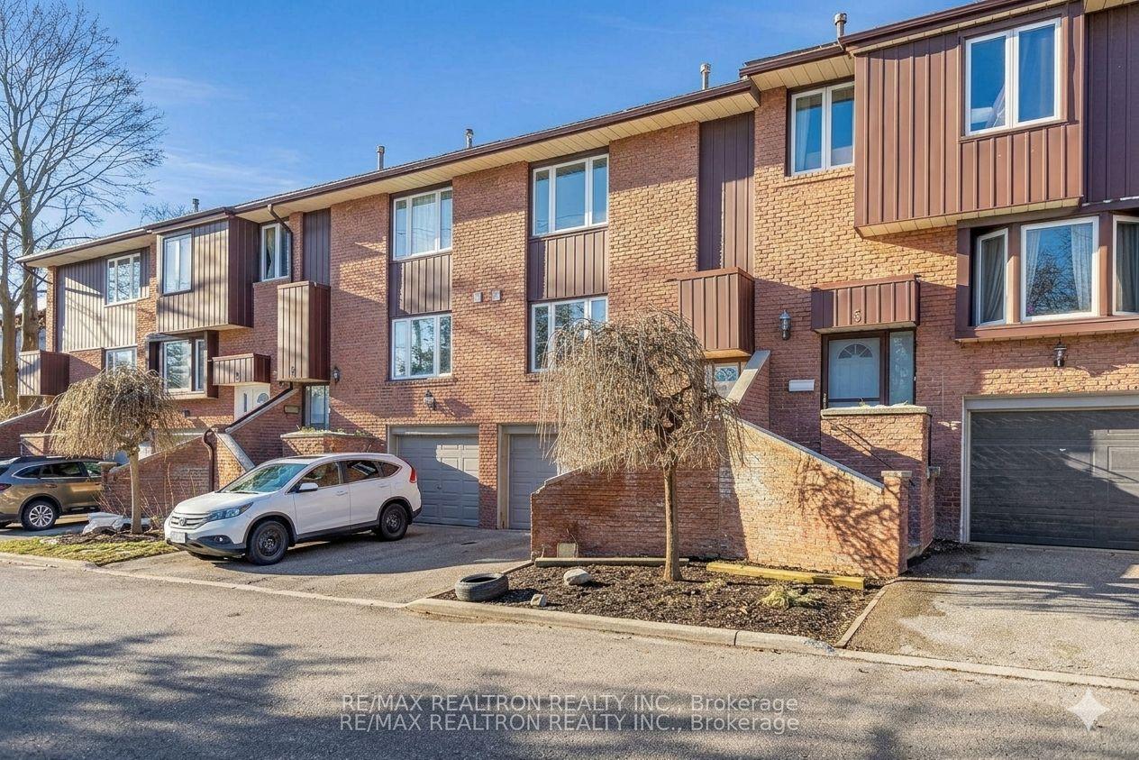 Photo 2 of Unit 3-Upper Level, 2606 Midland Avenue, Scarborough, Agincourt South-Malvern West — HOMEH