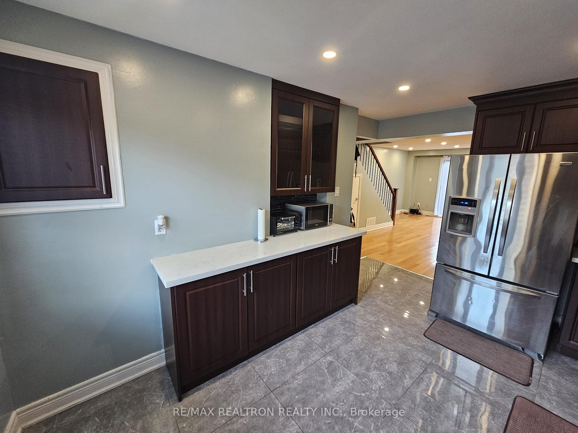 Photo 4 of Unit 3-Upper Level, 2606 Midland Avenue, Scarborough, Agincourt South-Malvern West — HOMEH