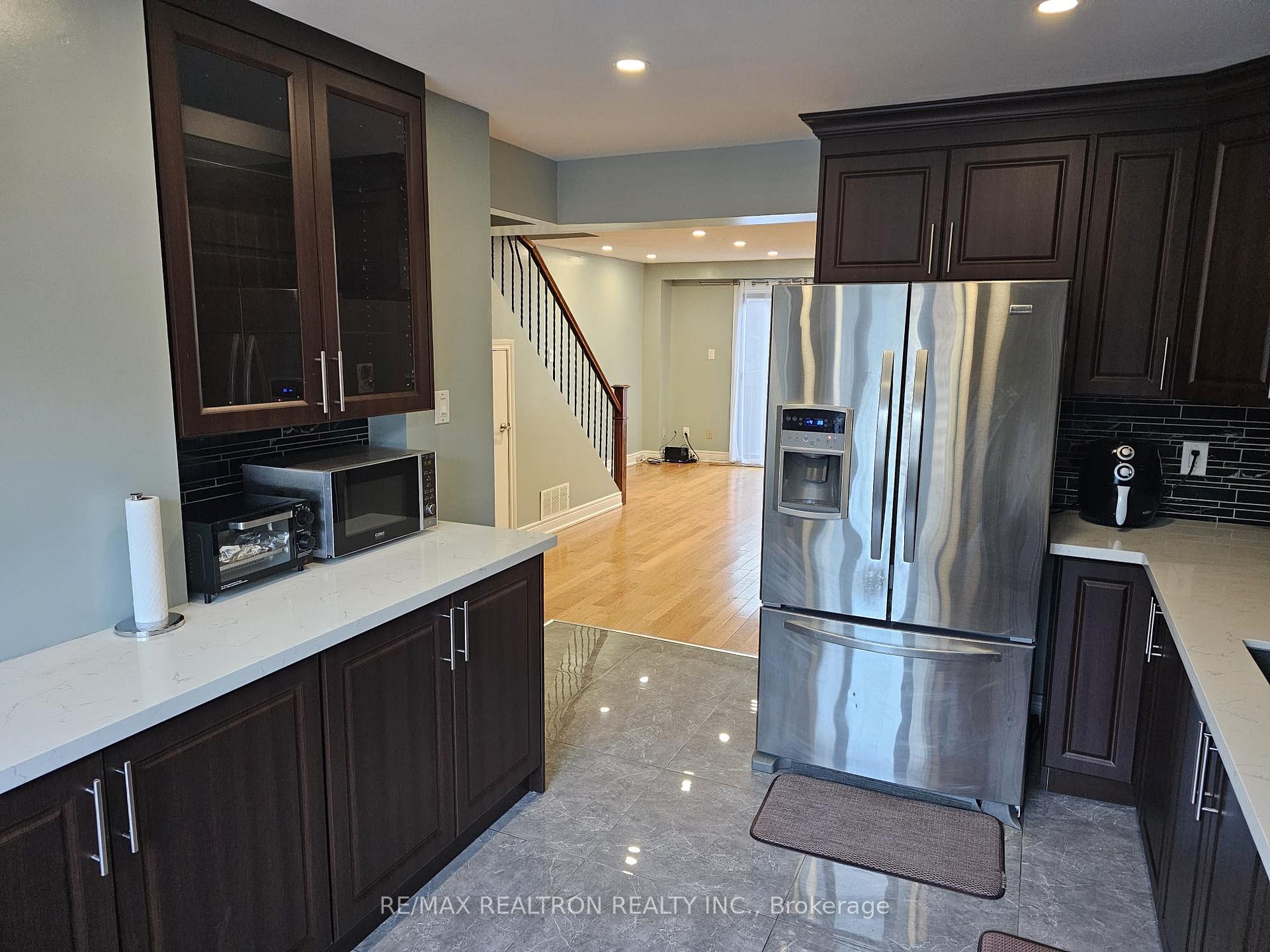 Photo 6 of Unit 3-Upper Level, 2606 Midland Avenue, Scarborough, Agincourt South-Malvern West — HOMEH