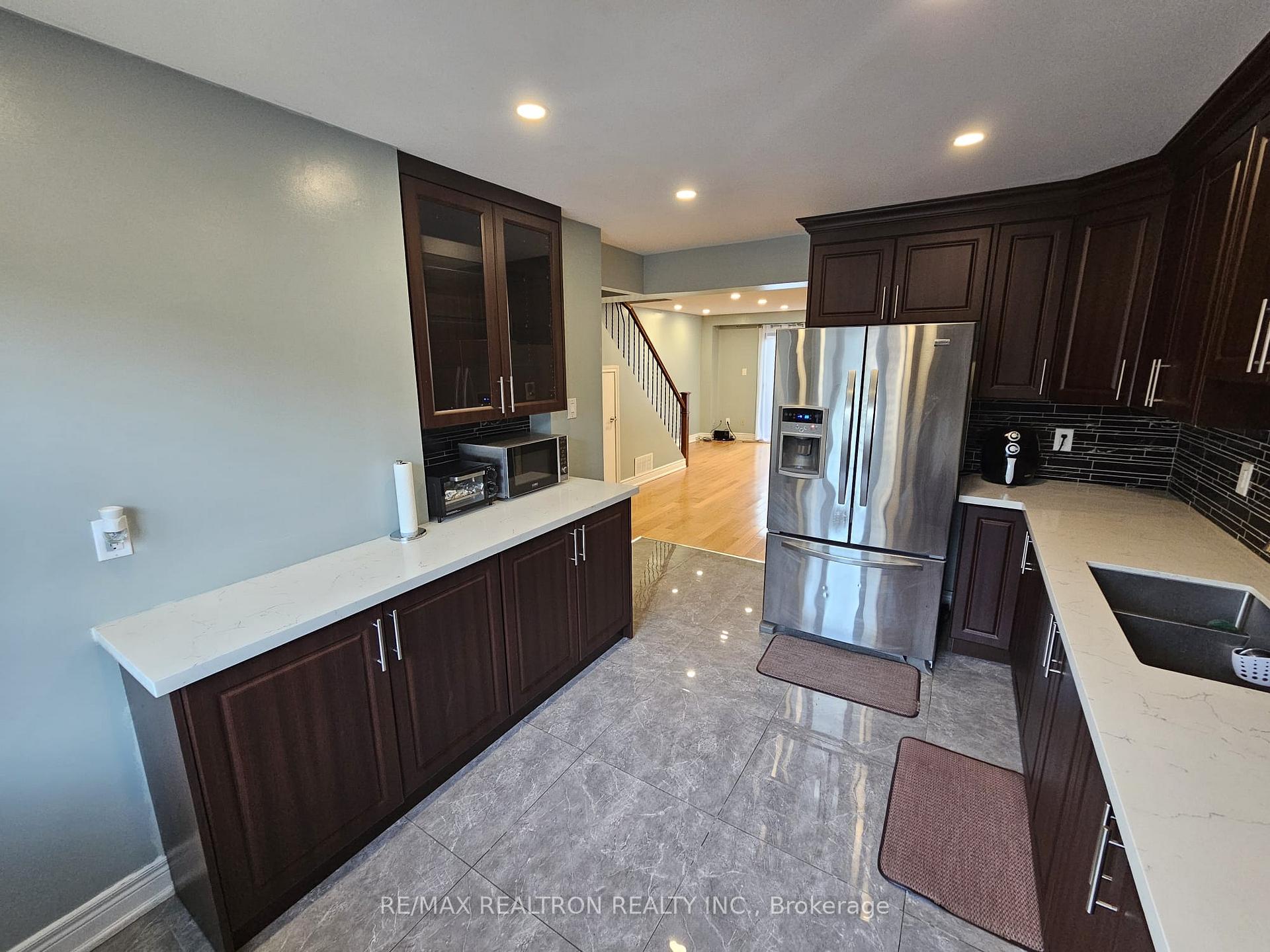 Photo 7 of Unit 3-Upper Level, 2606 Midland Avenue, Scarborough, Agincourt South-Malvern West — HOMEH