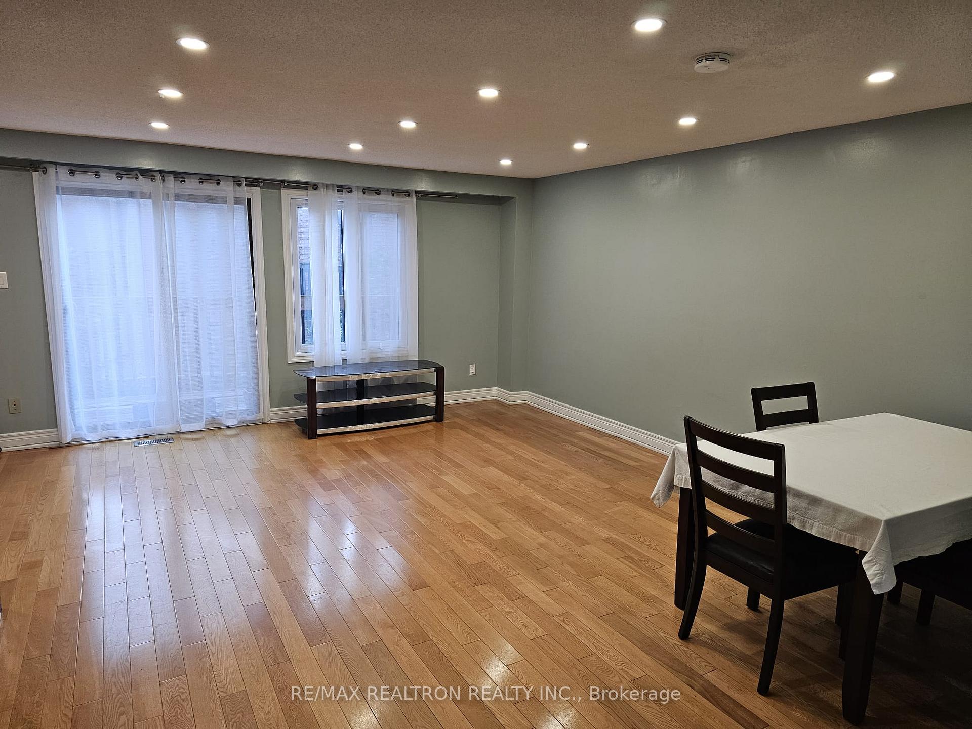 Photo 16 of Unit 3-Upper Level, 2606 Midland Avenue, Scarborough, Agincourt South-Malvern West — HOMEH