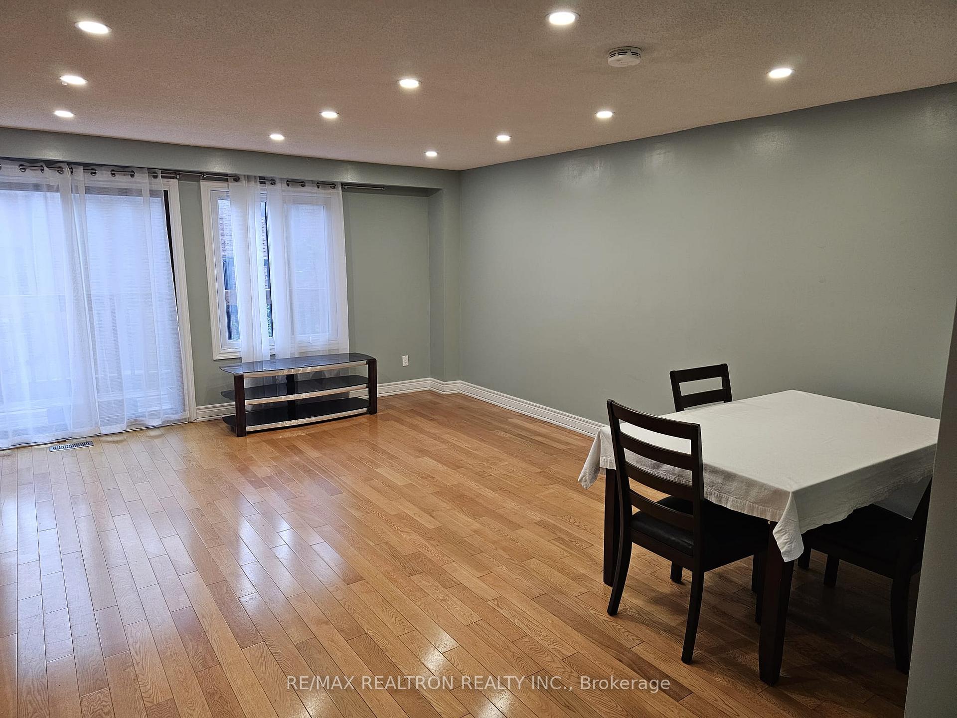 Photo 17 of Unit 3-Upper Level, 2606 Midland Avenue, Scarborough, Agincourt South-Malvern West — HOMEH