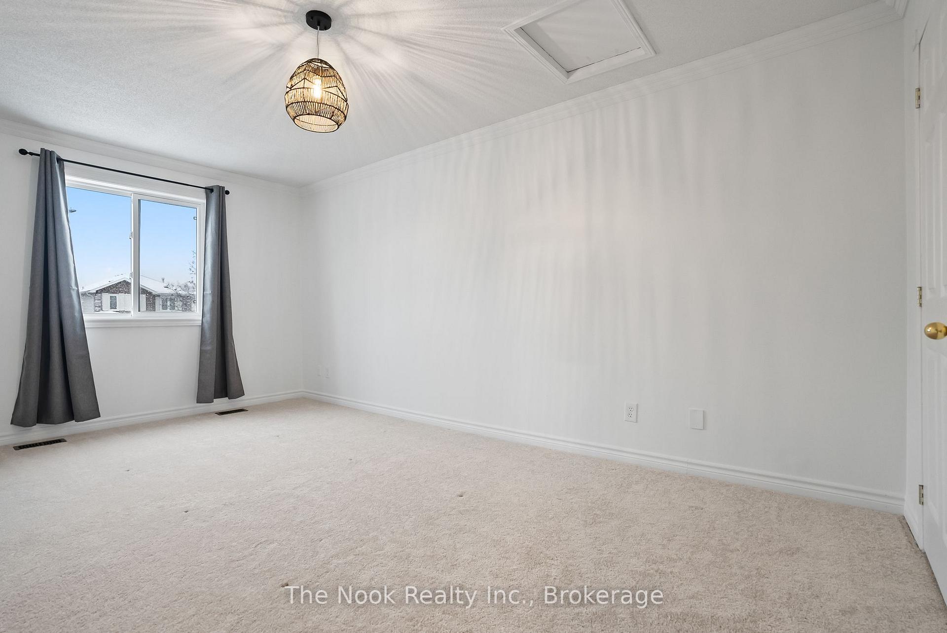 Photo 6 of Unit Main & Upper, 11 Jollow Drive, Clarington, Bowmanville — HOMEH