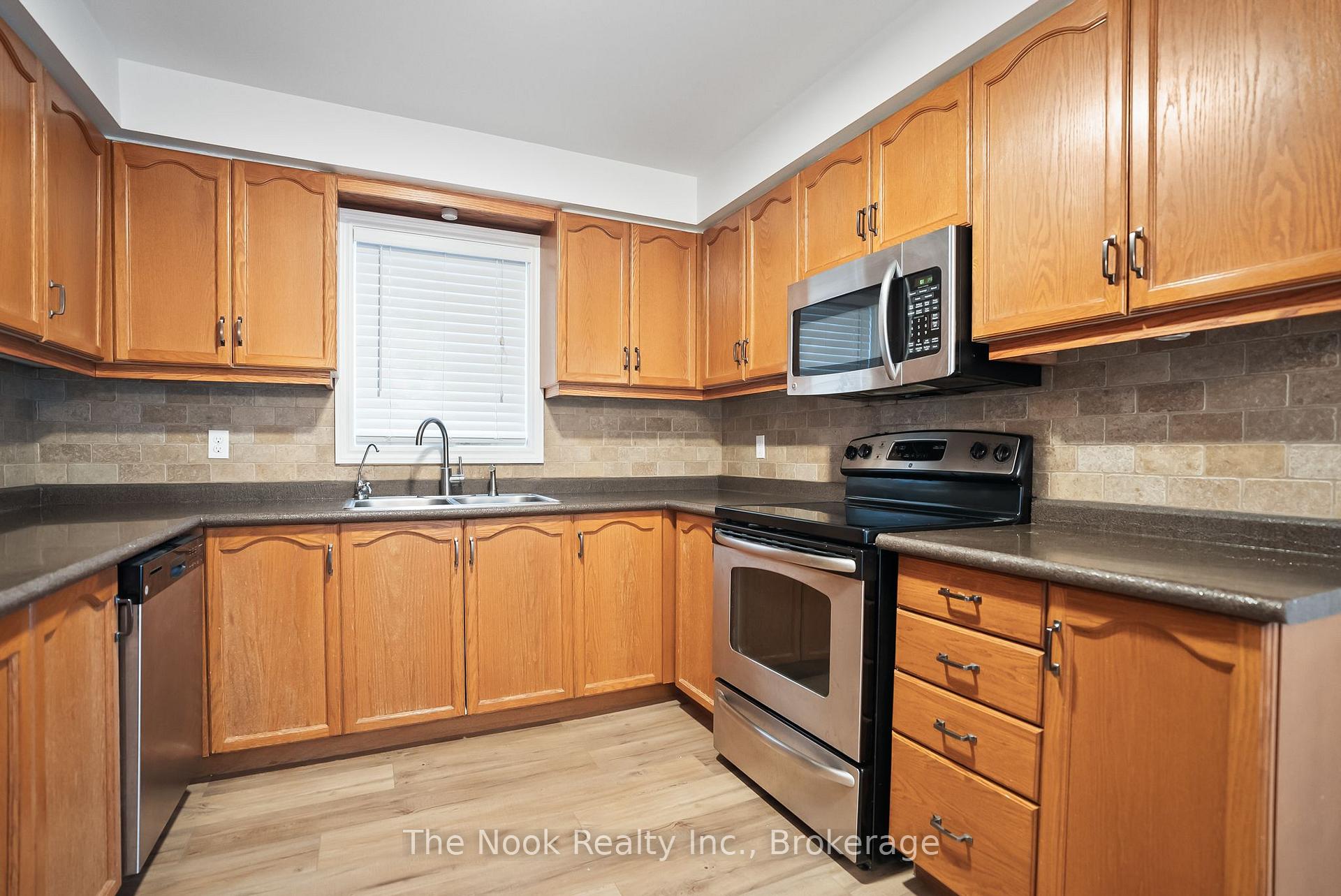Photo 15 of Unit Main & Upper, 11 Jollow Drive, Clarington, Bowmanville — HOMEH