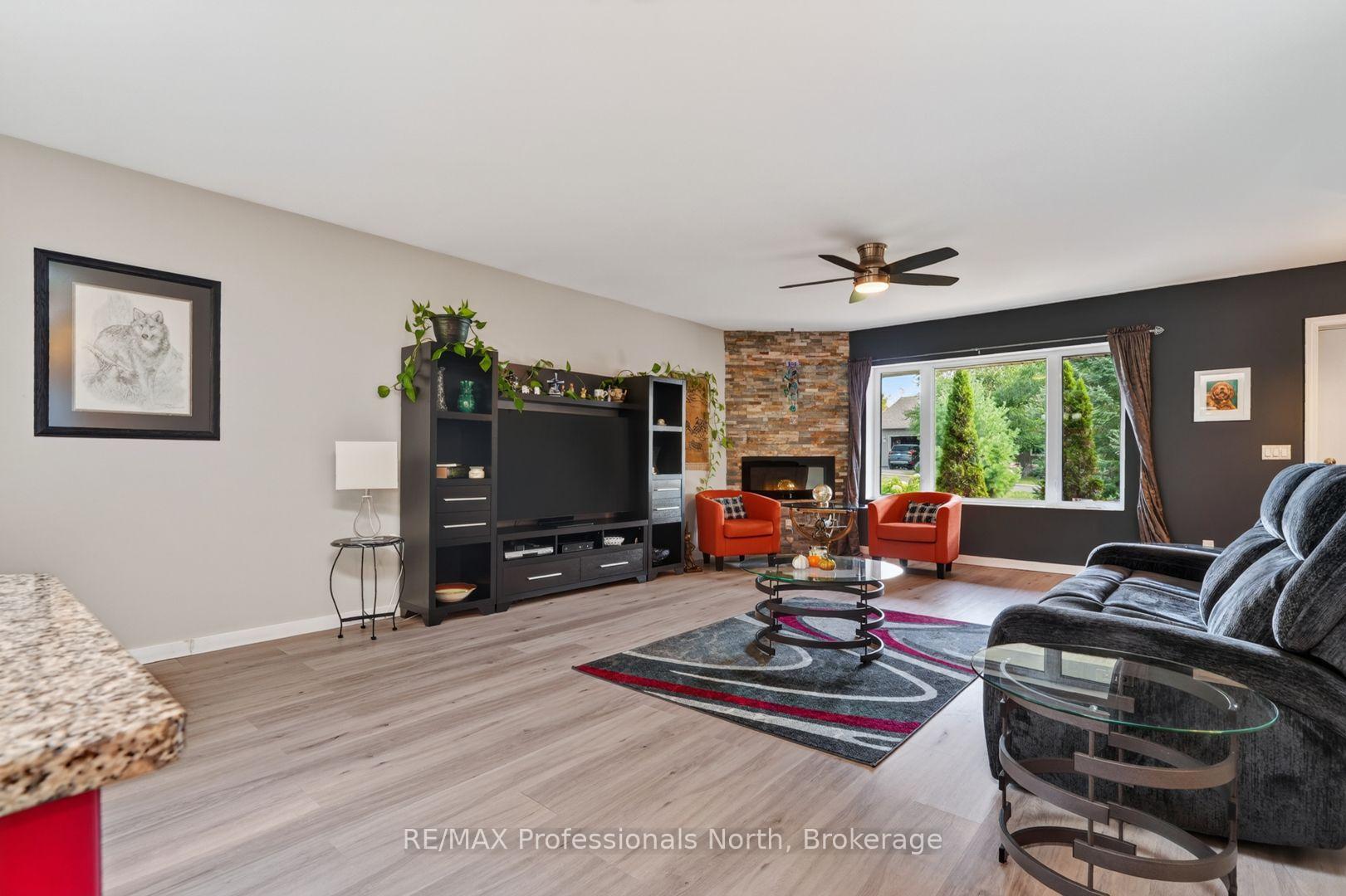 Photo 9 of 38 Goodwin Drive, Huntsville — HOMEH