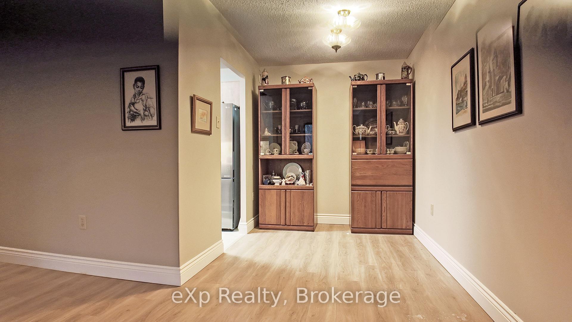 Photo 4 of Unit 402, 5 Valleyside Drive, Brockton — HOMEH