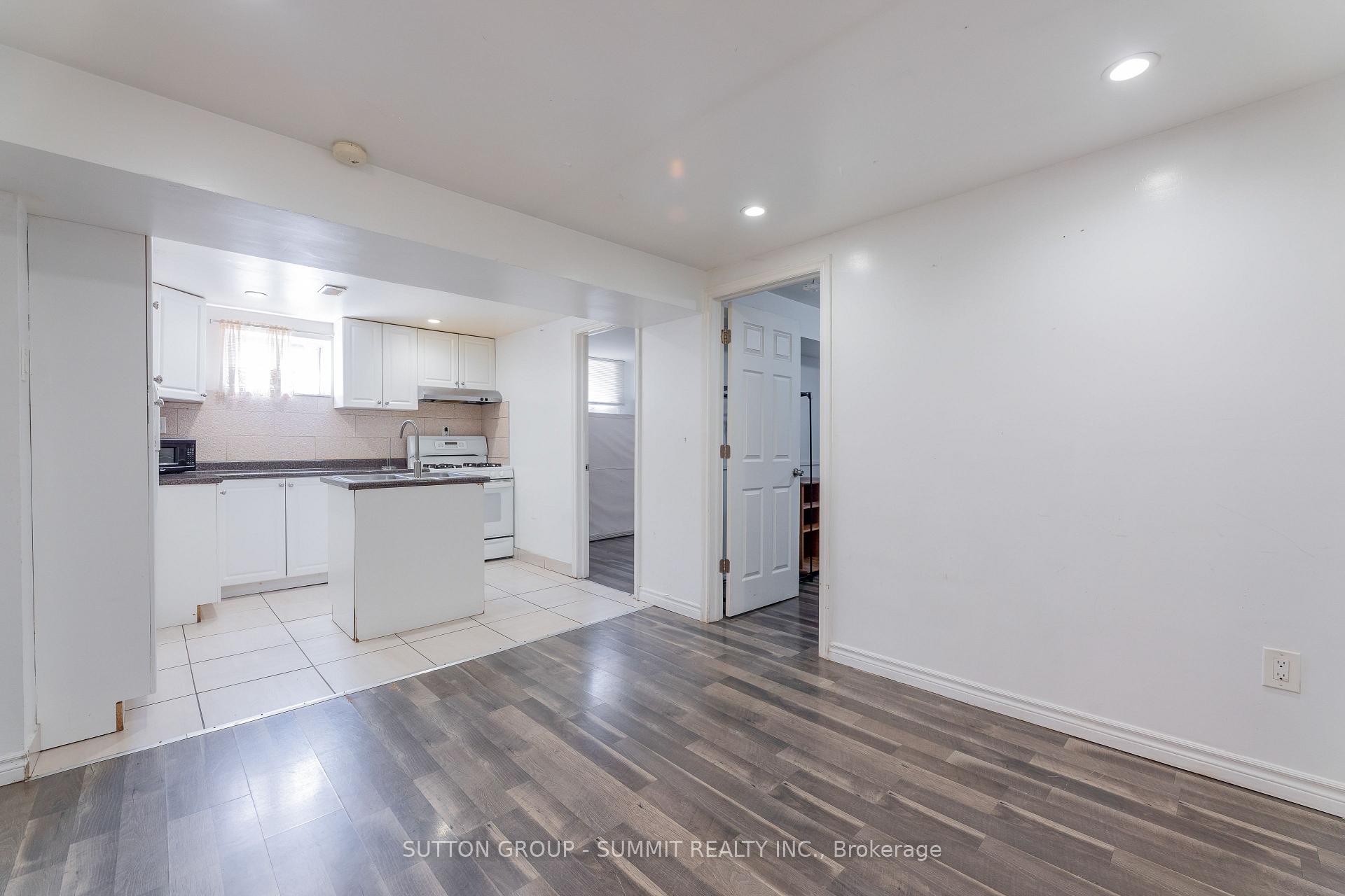 Photo 4 of 29 Yatescastle, North York, Glenfield-Jane Heights — HOMEH