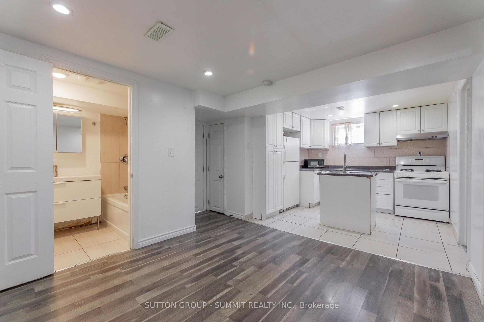 Photo 6 of 29 Yatescastle, North York, Glenfield-Jane Heights — HOMEH
