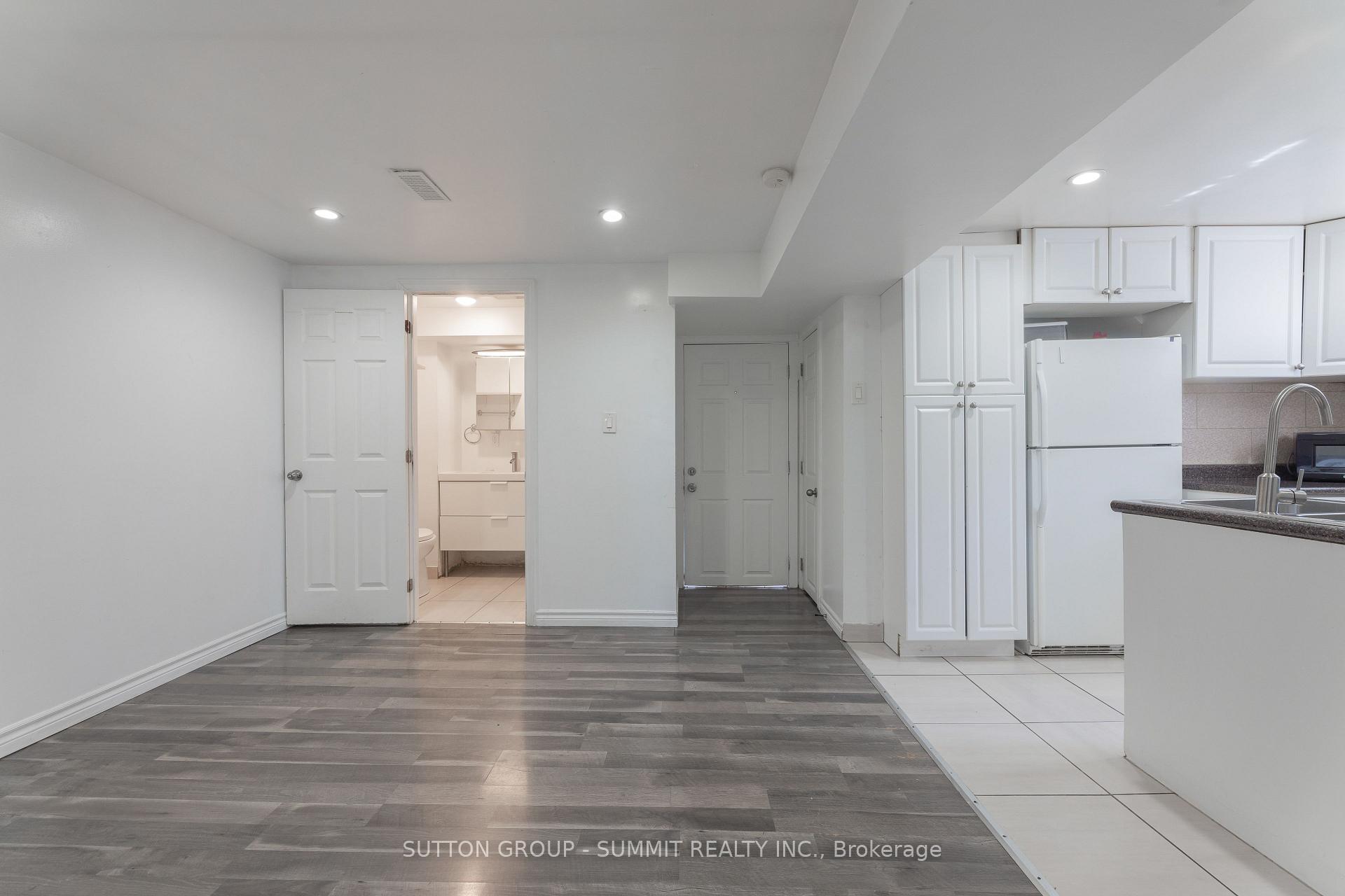 Photo 7 of 29 Yatescastle, North York, Glenfield-Jane Heights — HOMEH