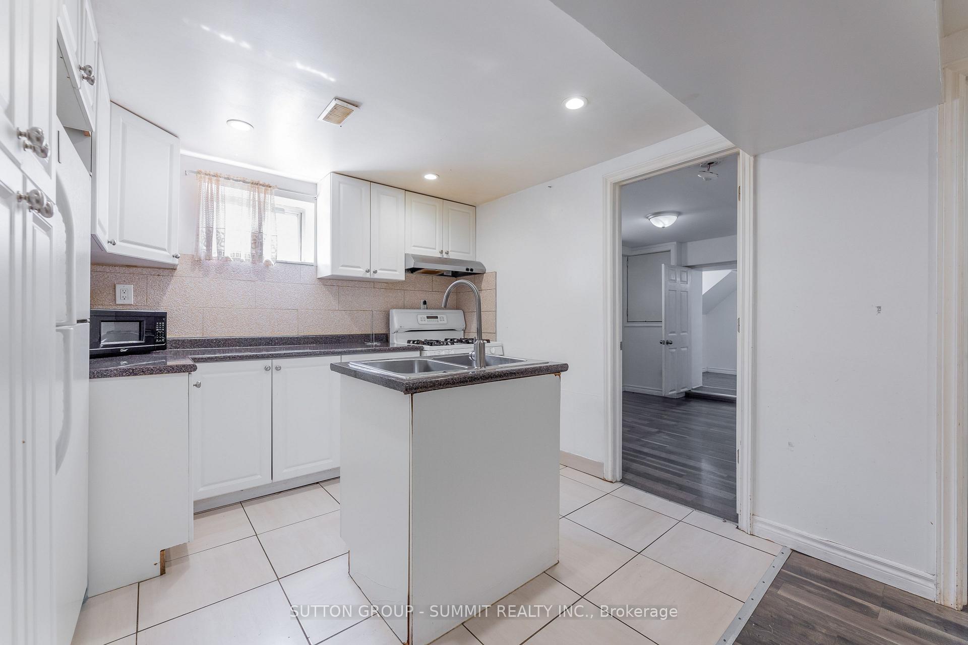 Photo 9 of 29 Yatescastle, North York, Glenfield-Jane Heights — HOMEH