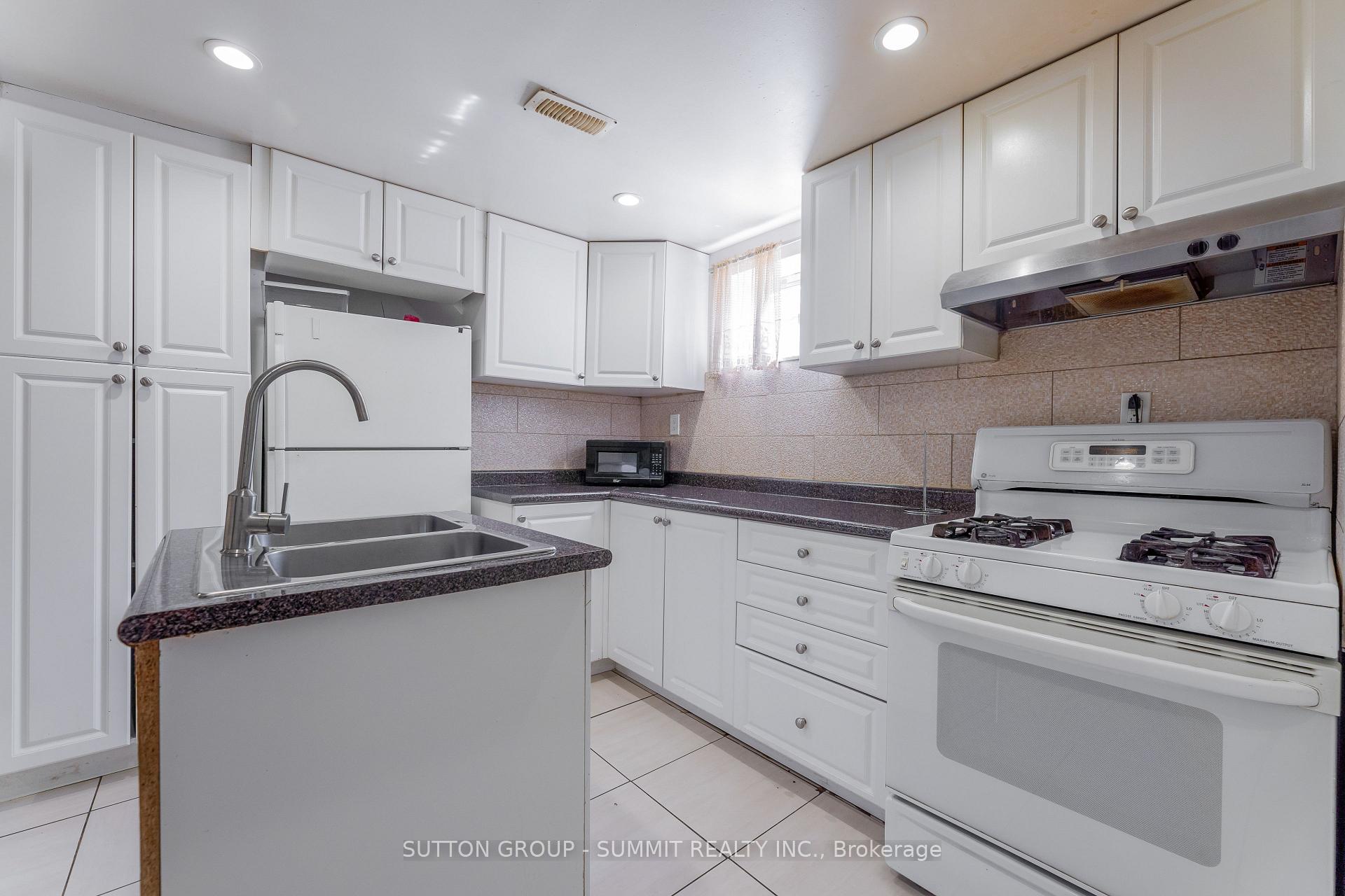 Photo 11 of 29 Yatescastle, North York, Glenfield-Jane Heights — HOMEH