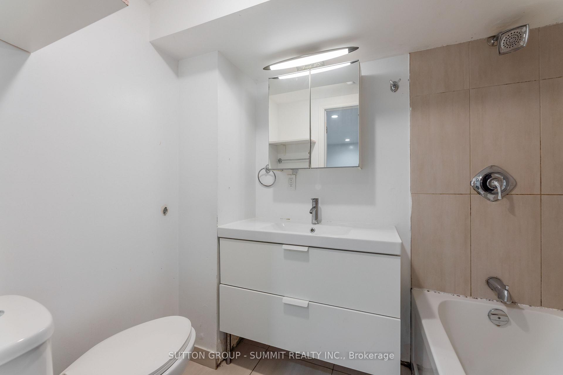Photo 12 of 29 Yatescastle, North York, Glenfield-Jane Heights — HOMEH
