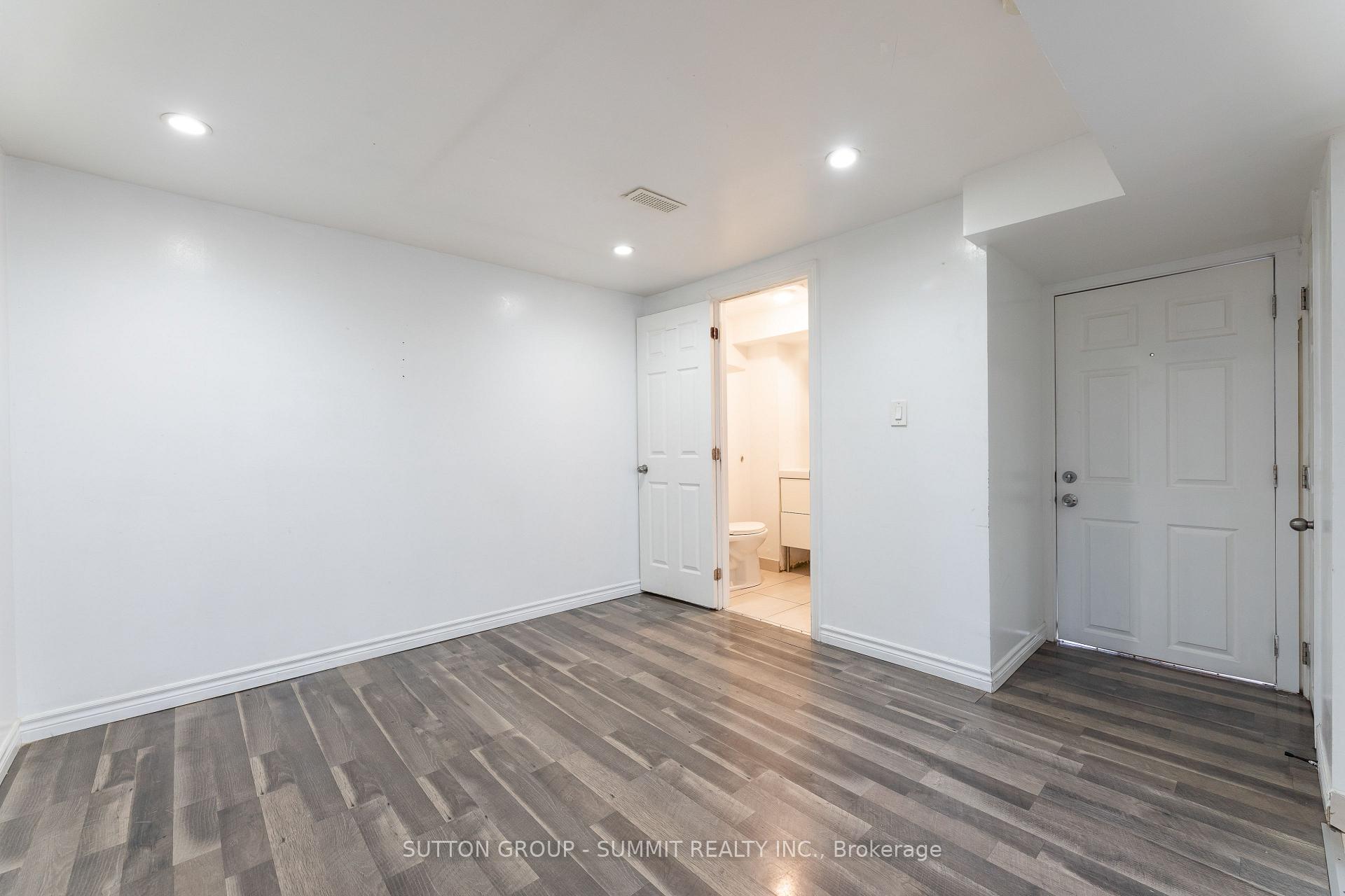 Photo 13 of 29 Yatescastle, North York, Glenfield-Jane Heights — HOMEH