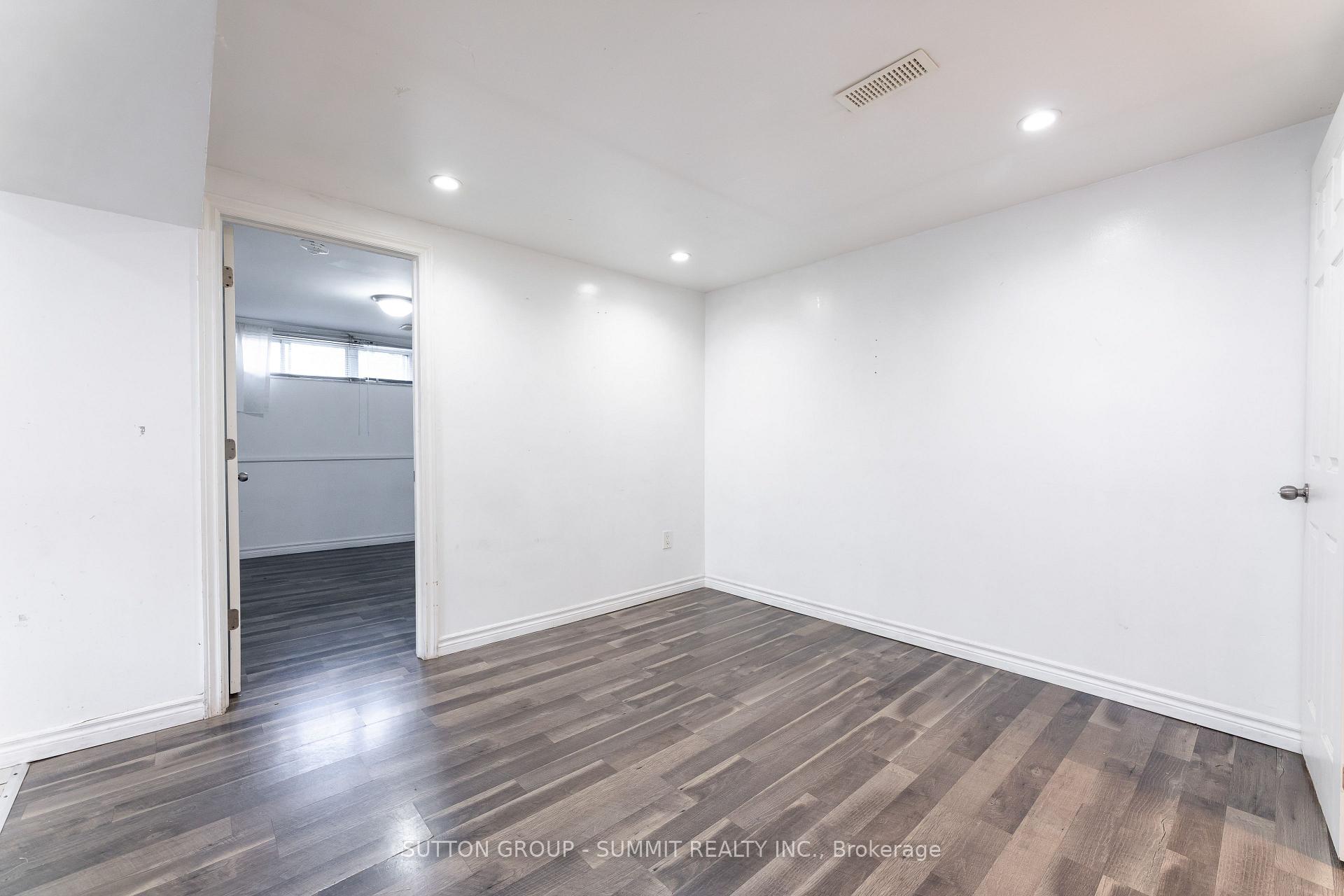 Photo 15 of 29 Yatescastle, North York, Glenfield-Jane Heights — HOMEH