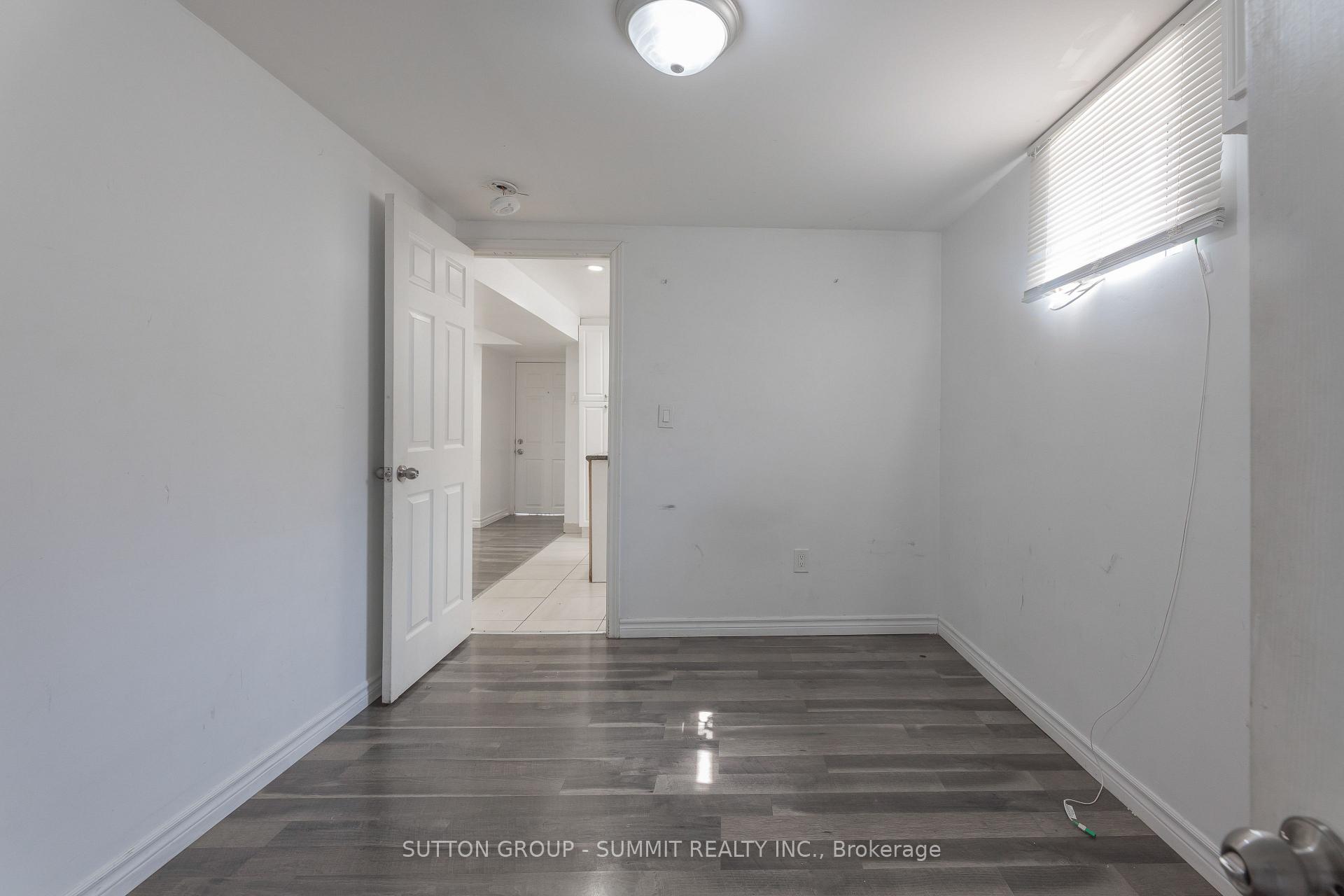Photo 17 of 29 Yatescastle, North York, Glenfield-Jane Heights — HOMEH