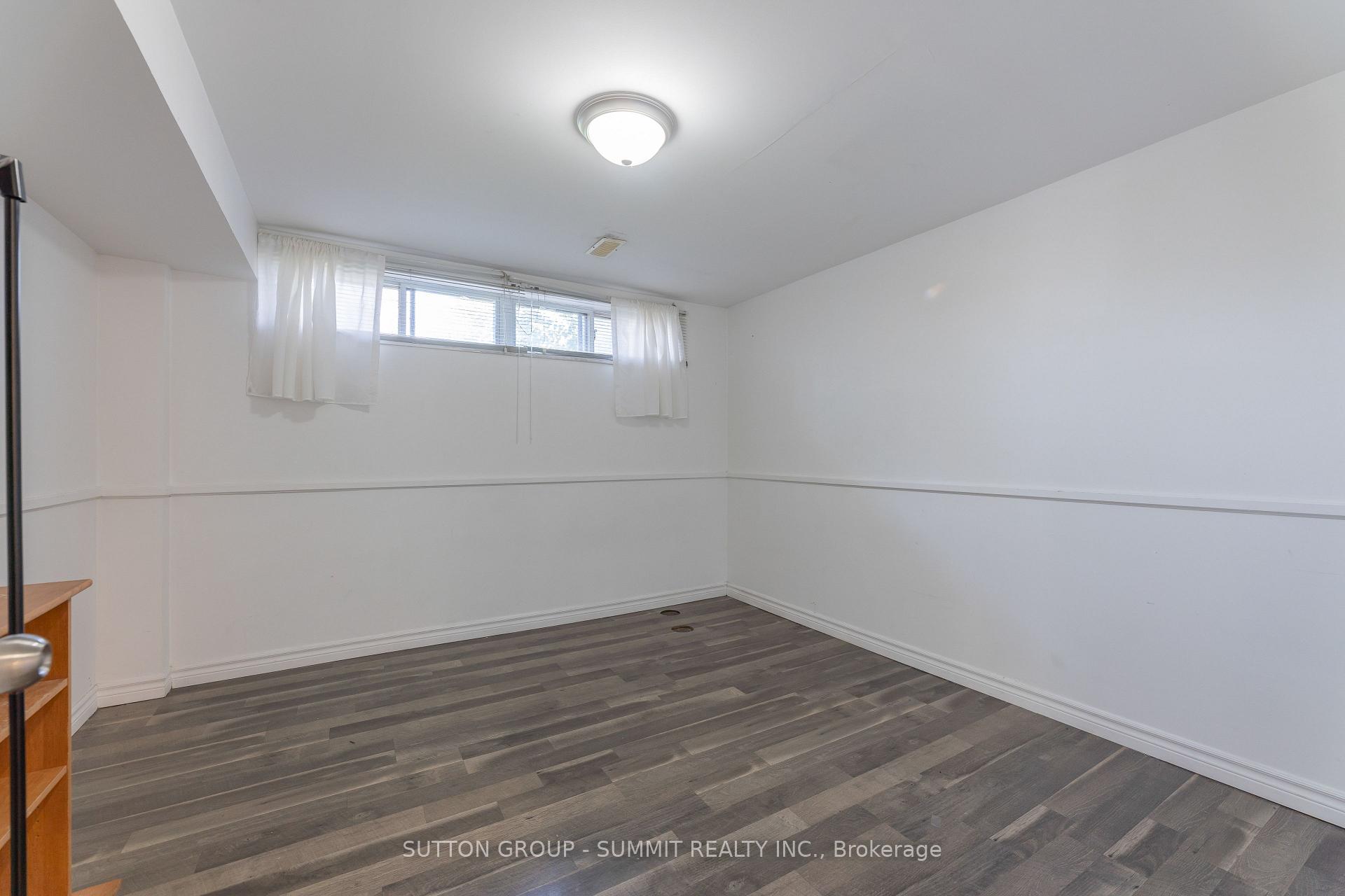 Photo 20 of 29 Yatescastle, North York, Glenfield-Jane Heights — HOMEH