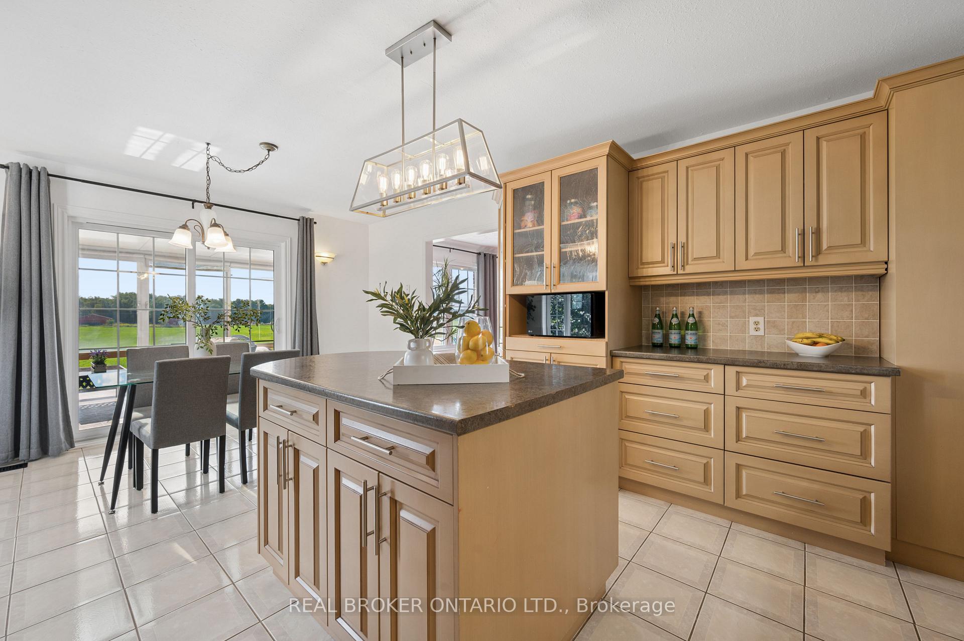 Photo 4 of 1049 Sheffield Road, Hamilton, Rural Flamborough — HOMEH