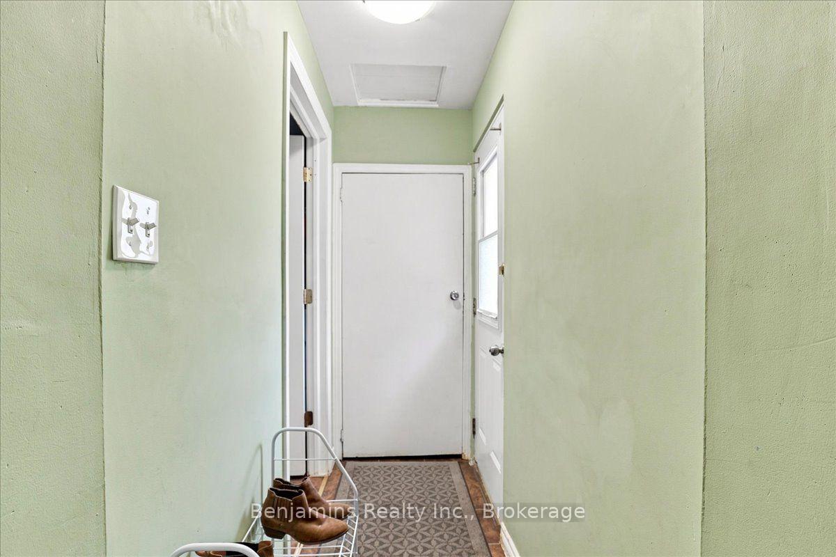 Photo 2 of 406 Duke Street W, Kitchener, Mount Hope Huron Park — HOMEH