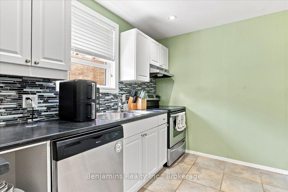 Photo 3 of 406 Duke Street W, Kitchener, Mount Hope Huron Park — HOMEH